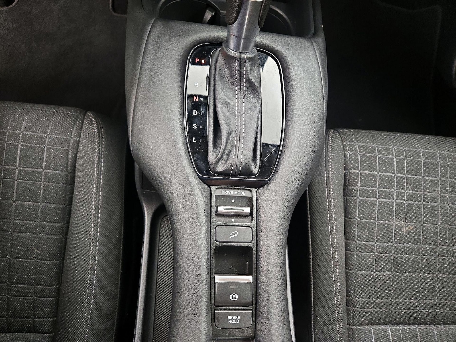 2025 Honda HR-V LX - Photo 18