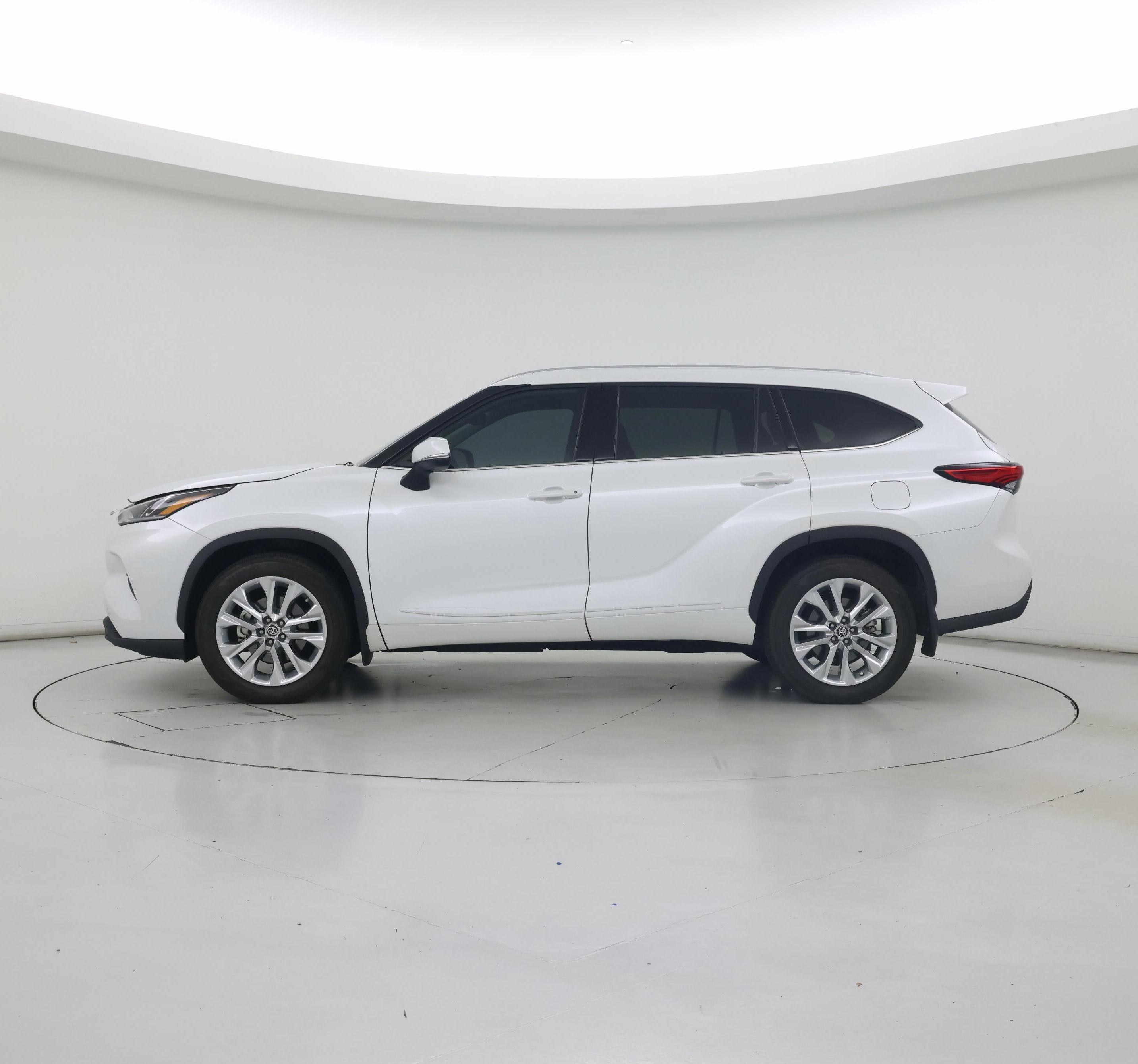Thumbnail: 2022 Toyota Highlander - 3