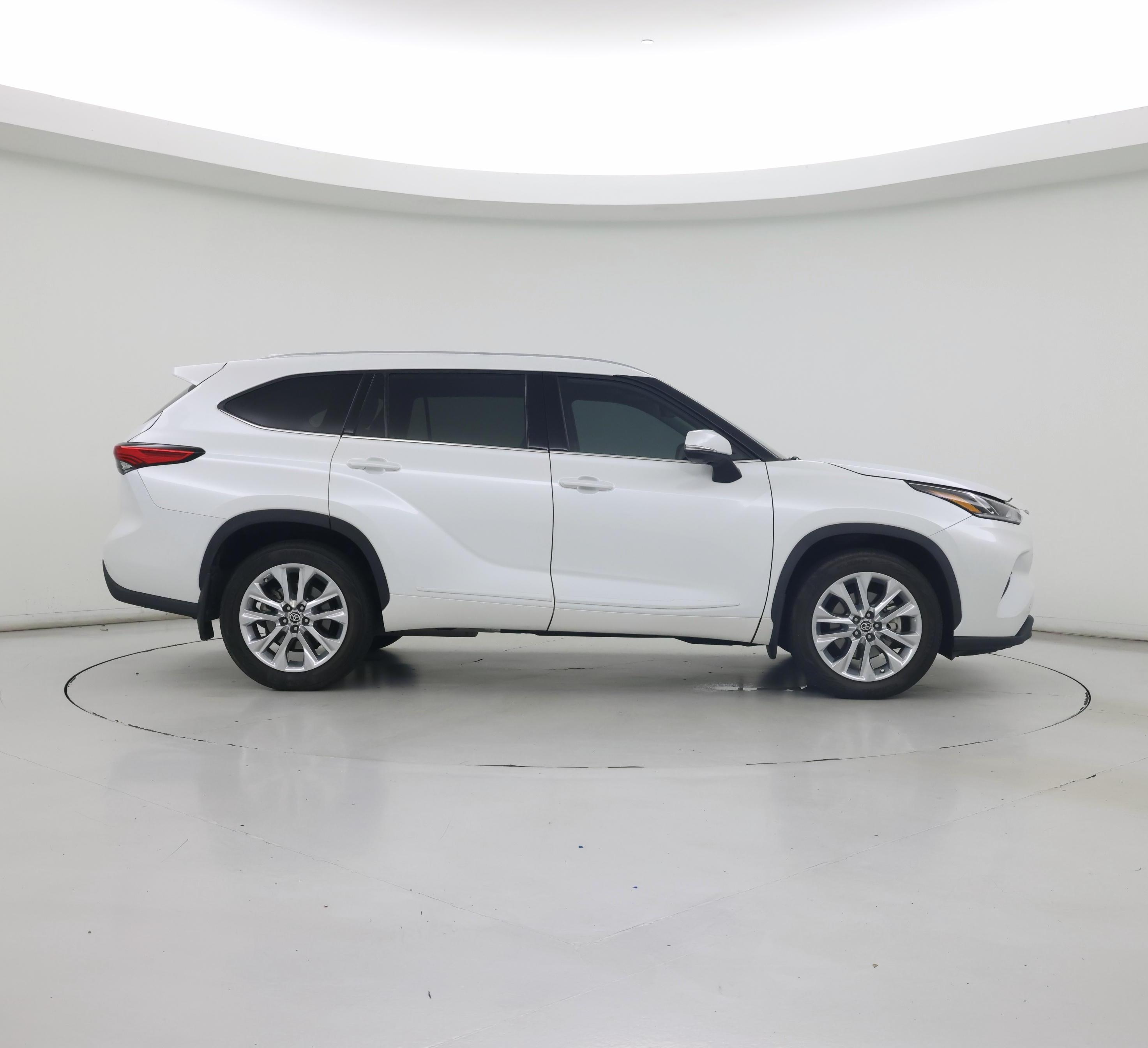 Thumbnail: 2022 Toyota Highlander - 7