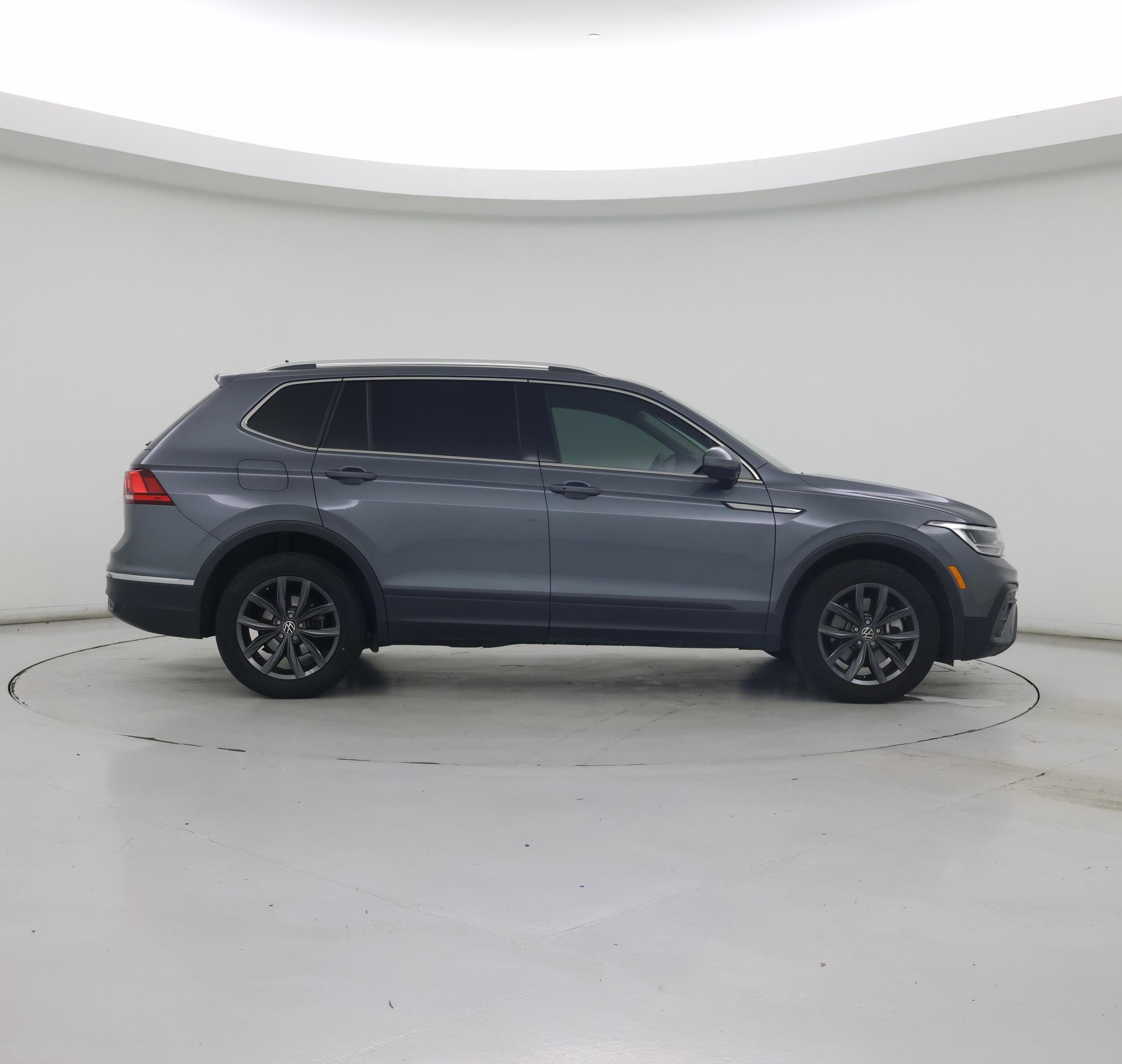 Thumbnail: 2023 Volkswagen Tiguan - 7