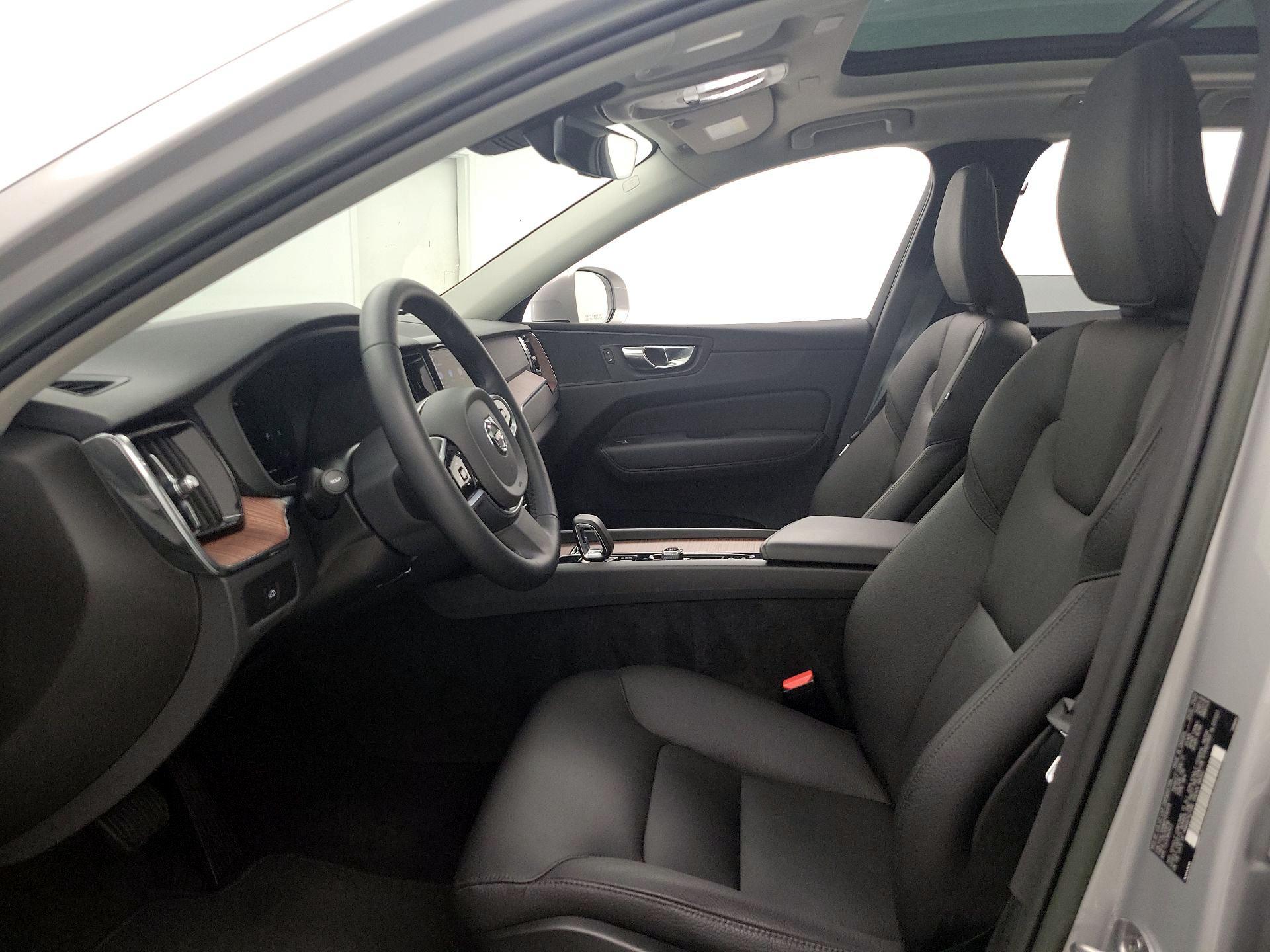 Thumbnail: 2023 Volvo XC60 - 11
