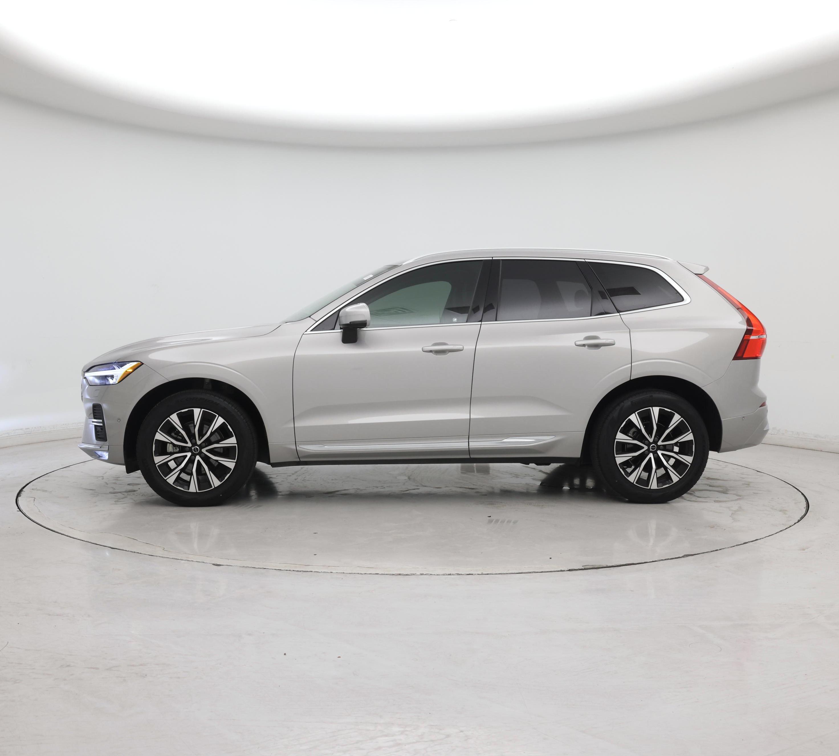 Thumbnail: 2023 Volvo XC60 - 3