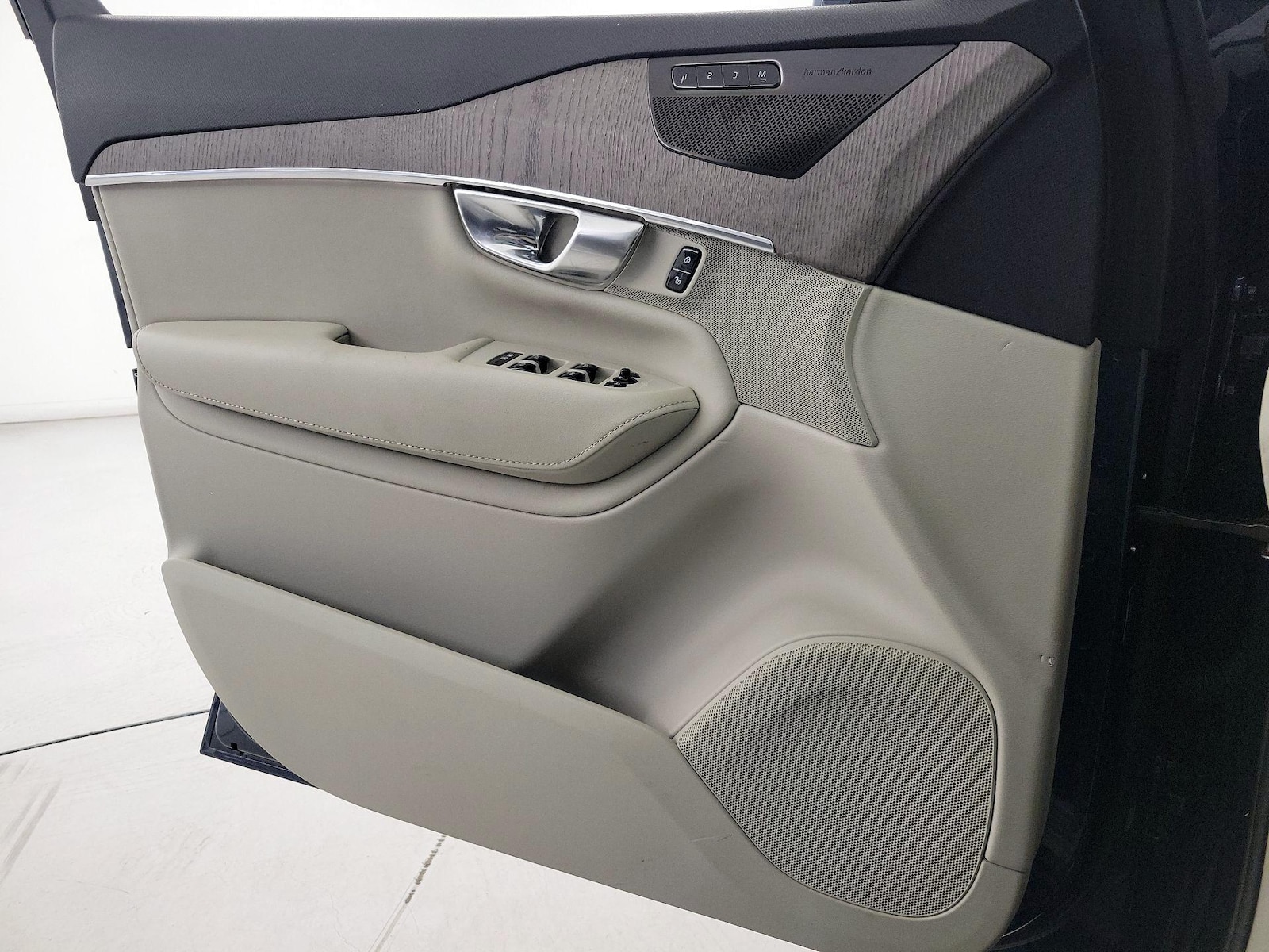2023 Volvo XC90 Plus - Photo 13