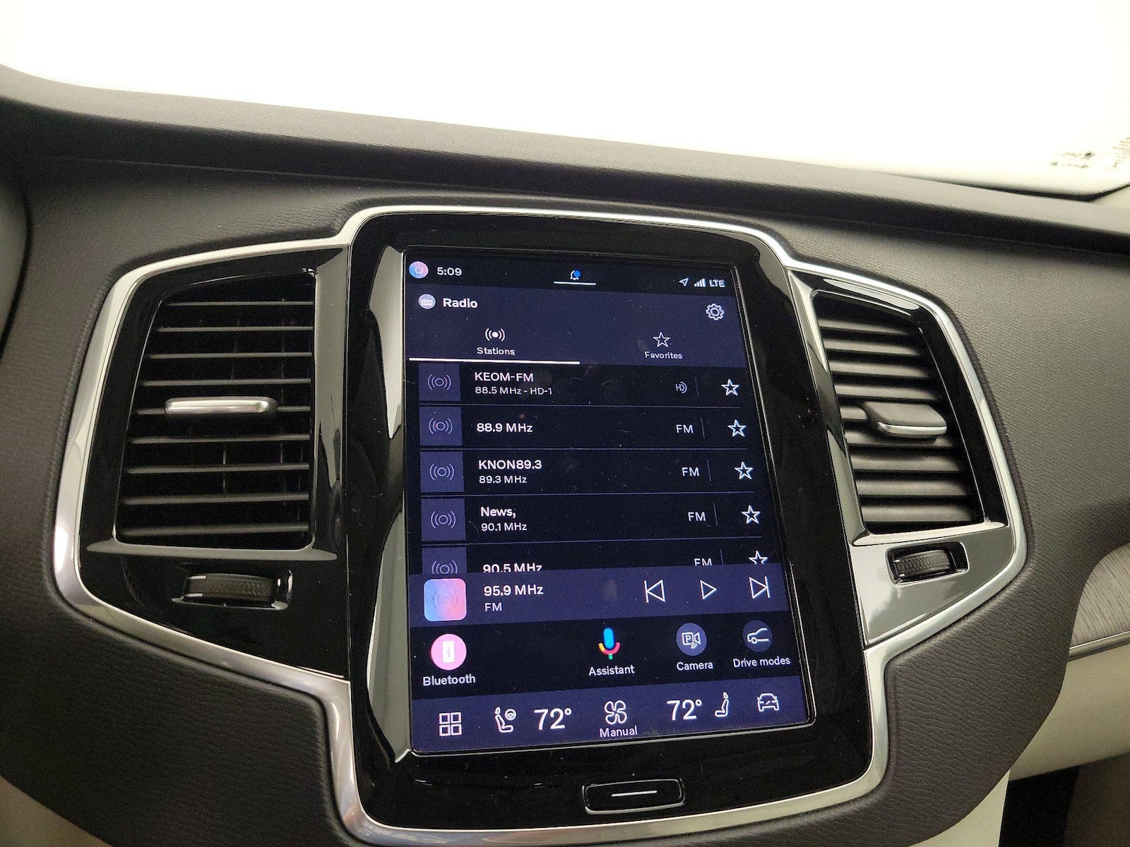 2023 Volvo XC90 Plus - Photo 17