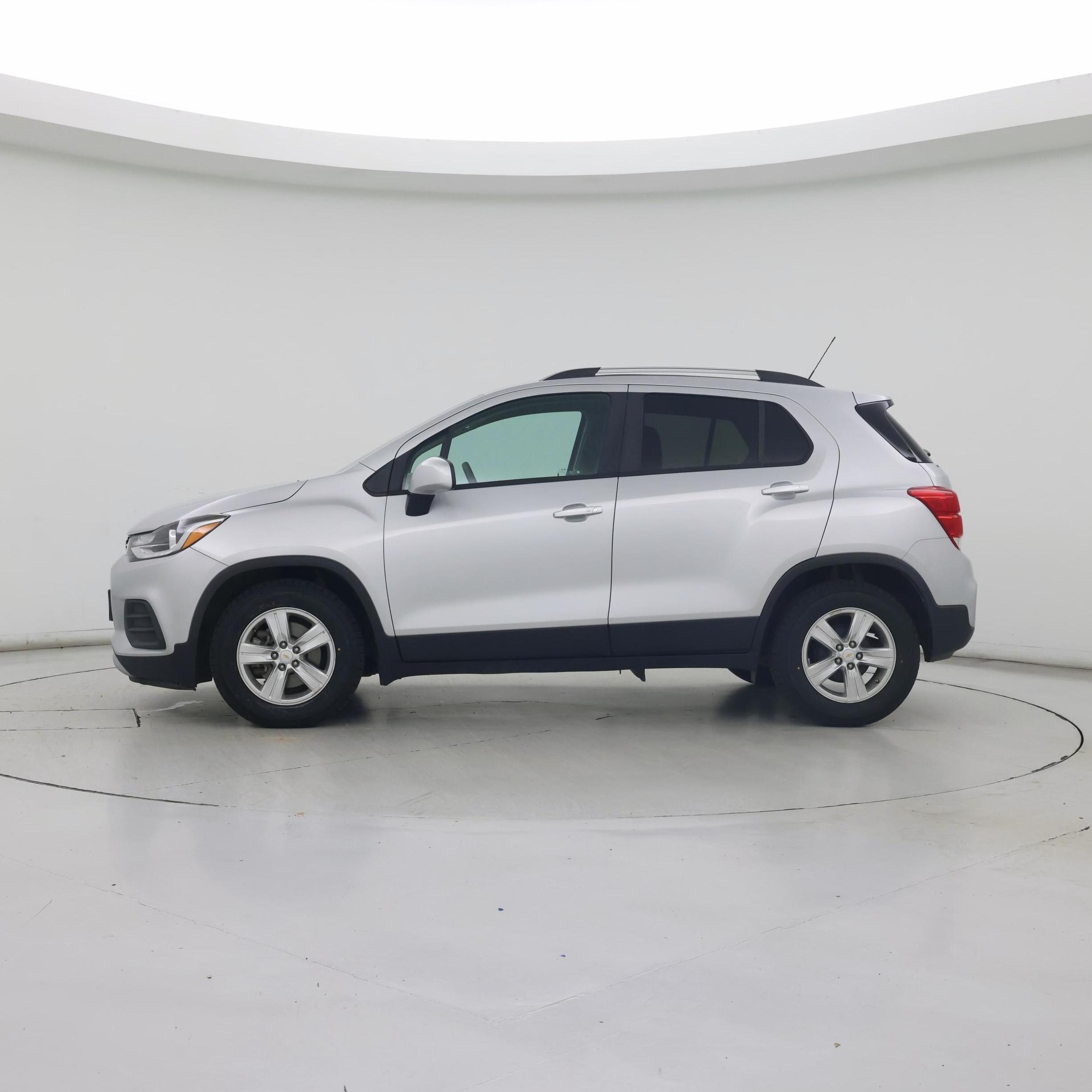 Thumbnail: 2021 Chevrolet Trax - 3