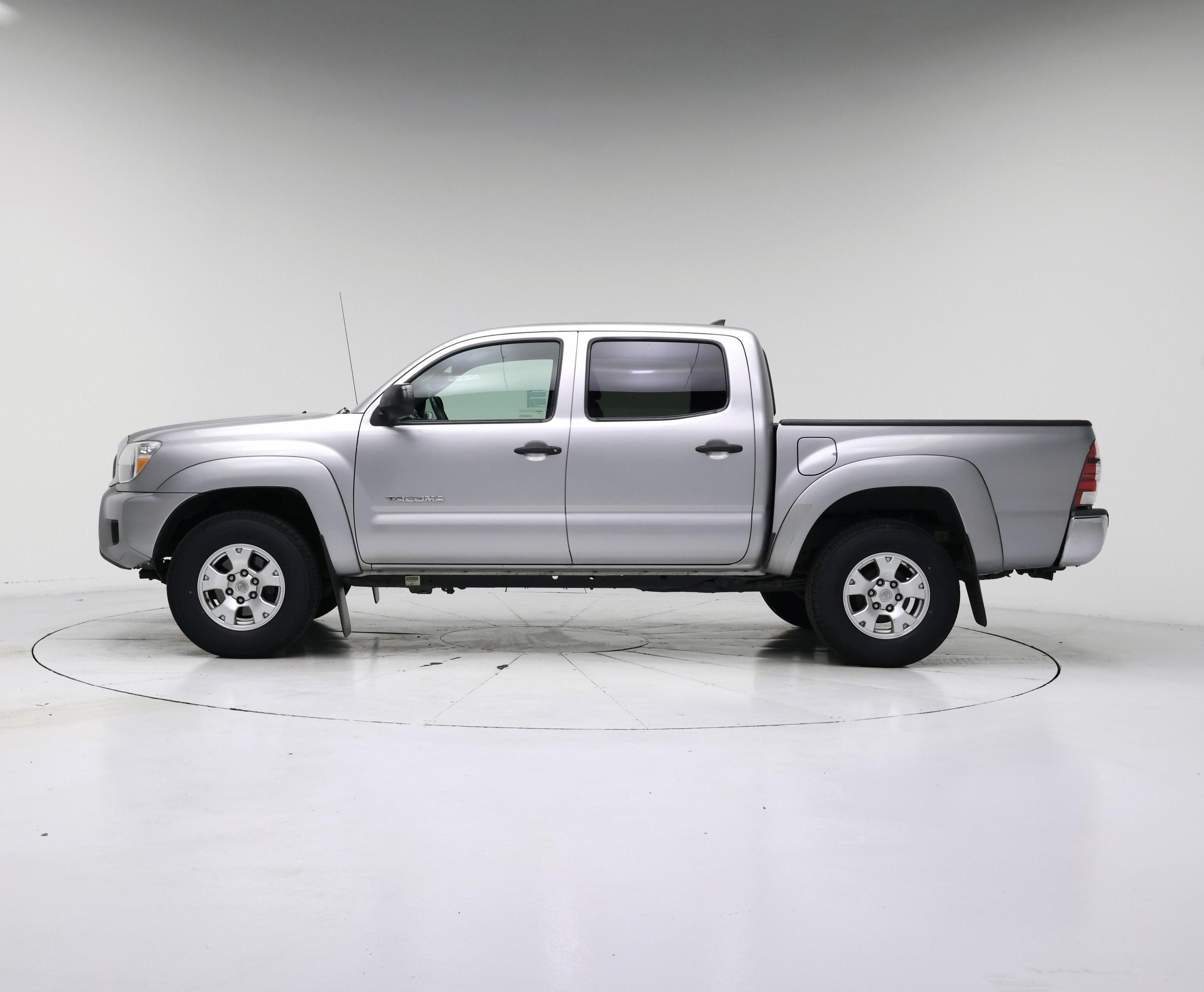 Thumbnail: 2015 Toyota Tacoma - 3