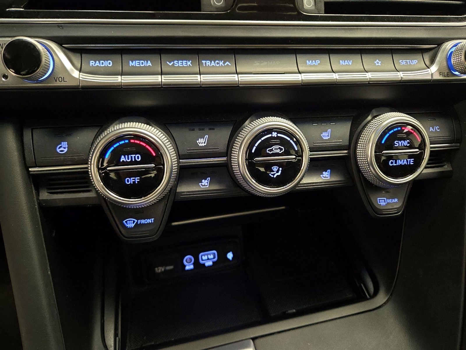 2020 GENESIS G70 Standard - Photo 18