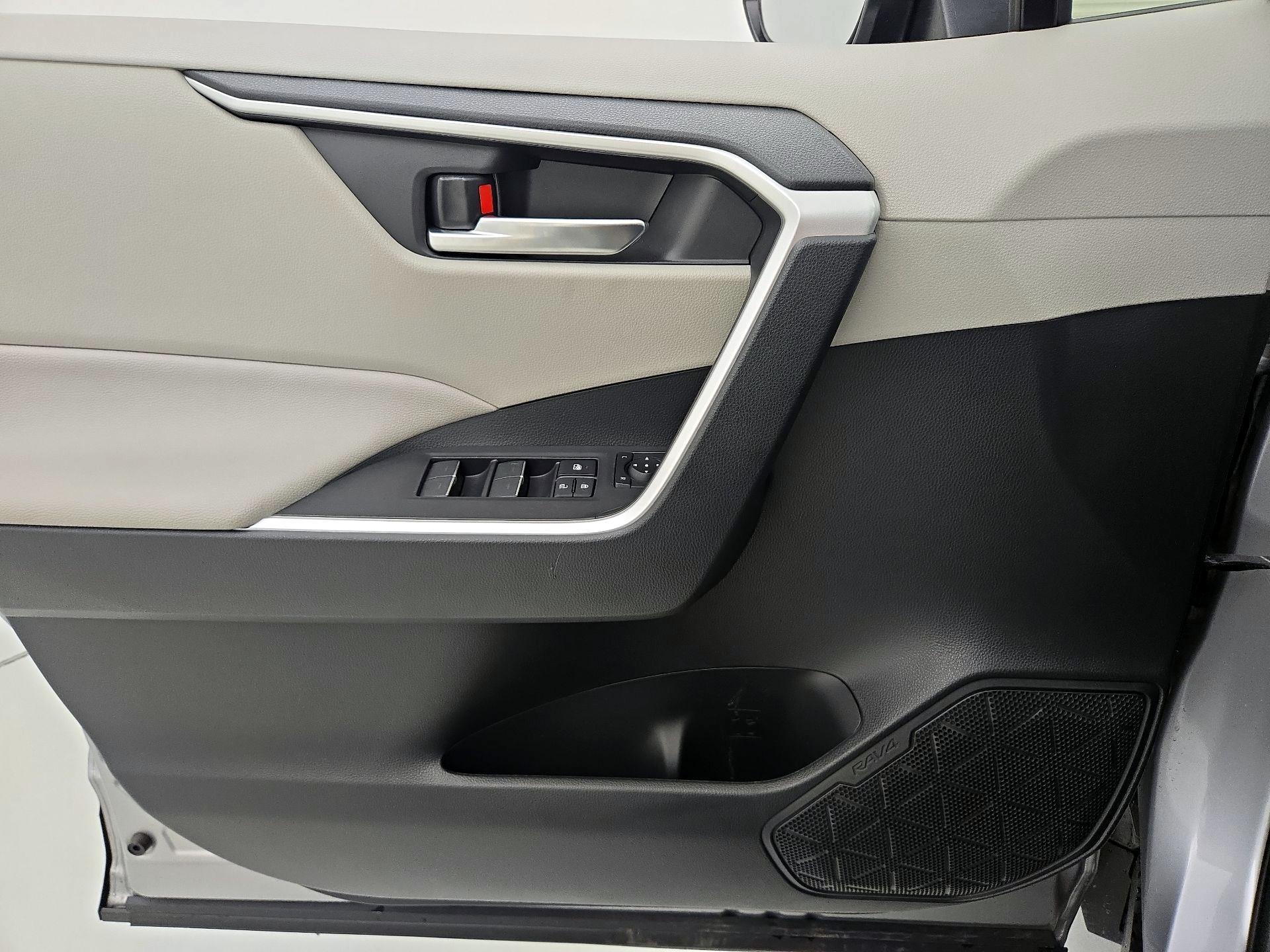 Thumbnail: 2025 Toyota RAV4 - 12