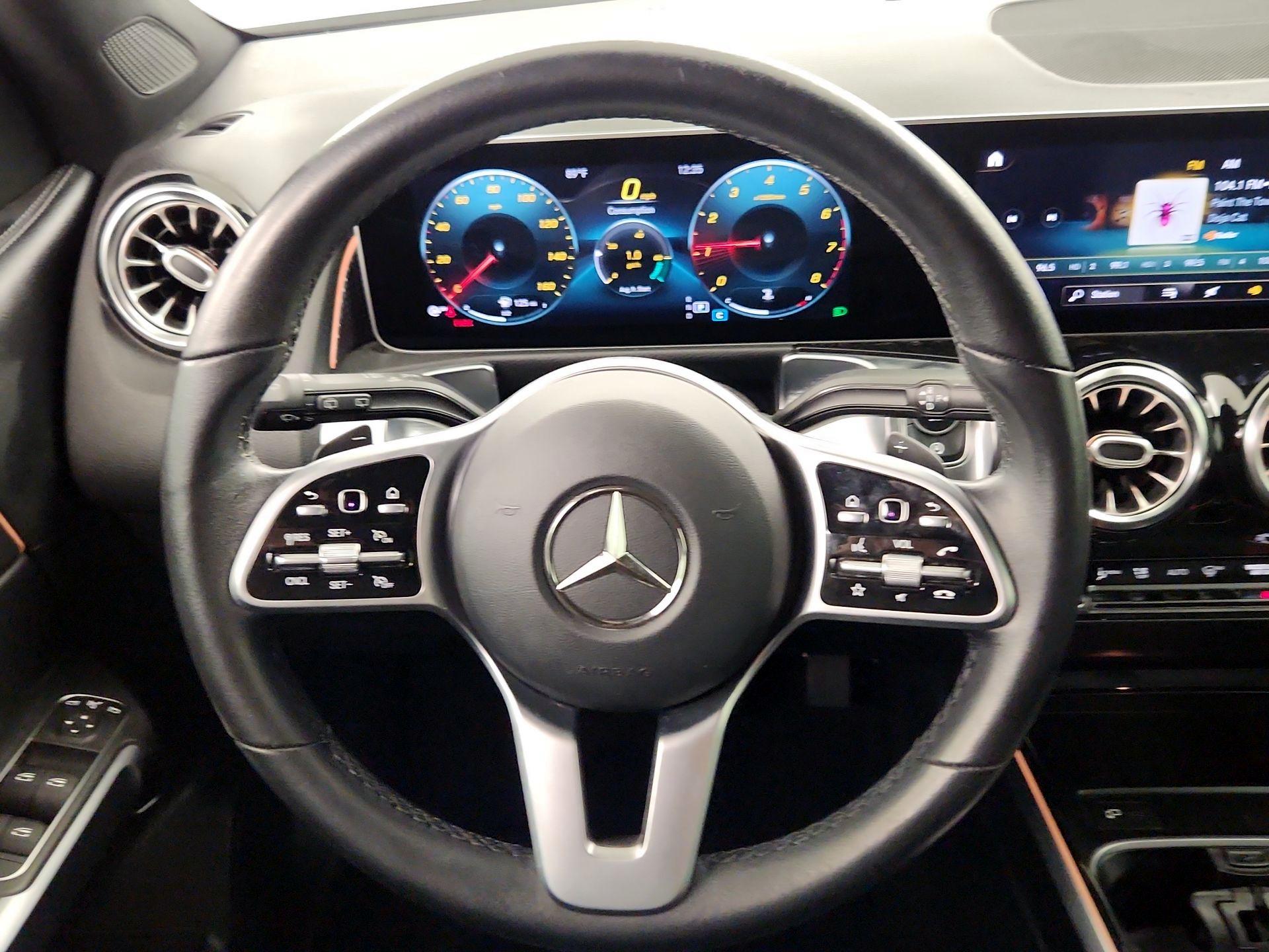 Thumbnail: 2021 Mercedes-Benz GLB - 10
