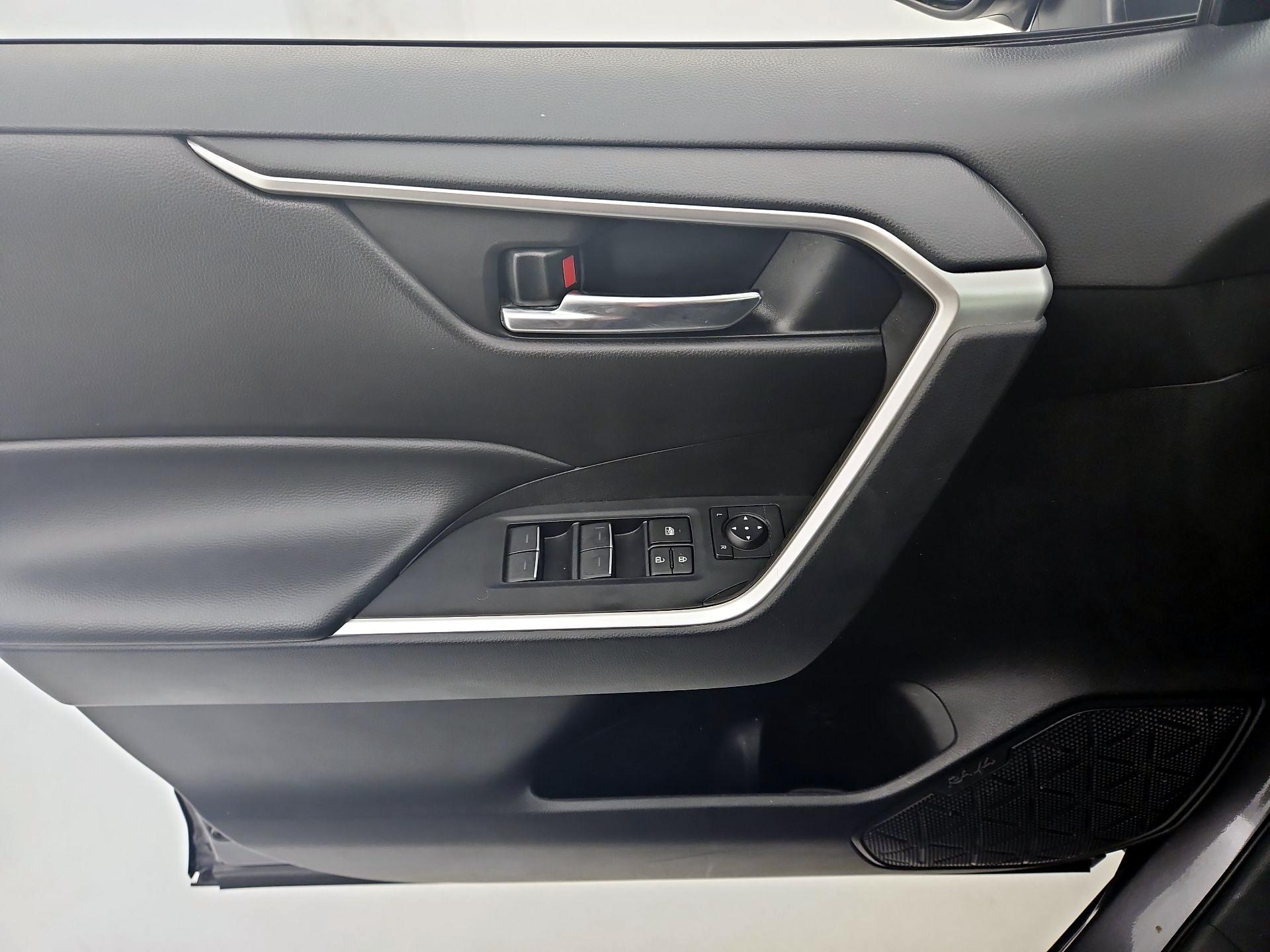 Thumbnail: 2024 Toyota RAV4 - 12