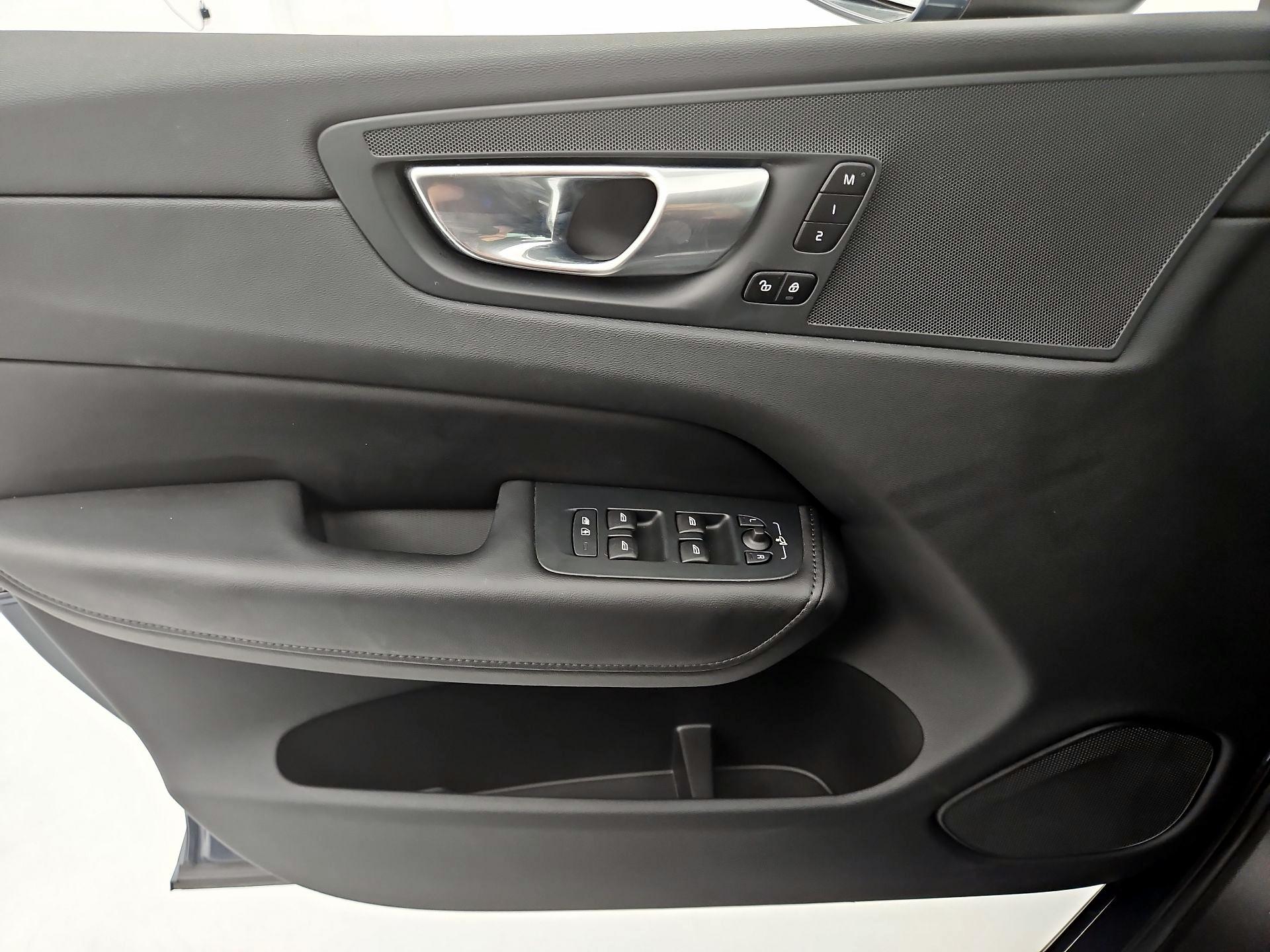 Thumbnail: 2023 Volvo XC60 - 12