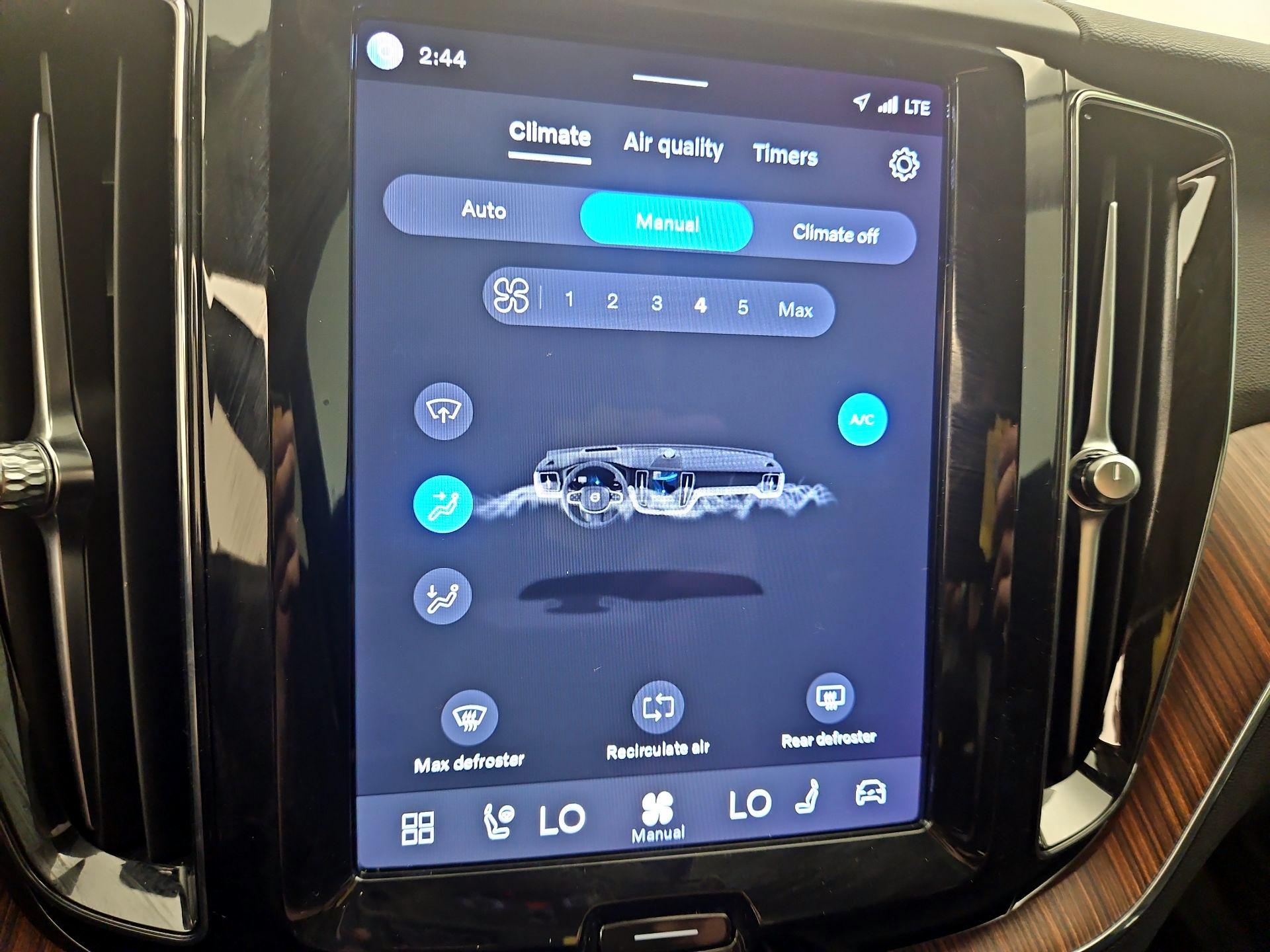 Thumbnail: 2023 Volvo XC60 - 17