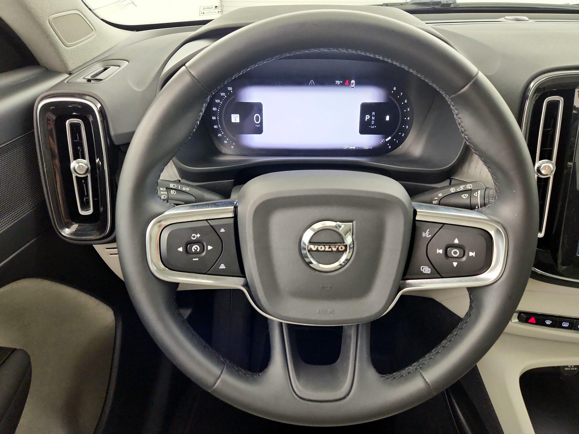 Thumbnail: 2024 Volvo XC40 - 10