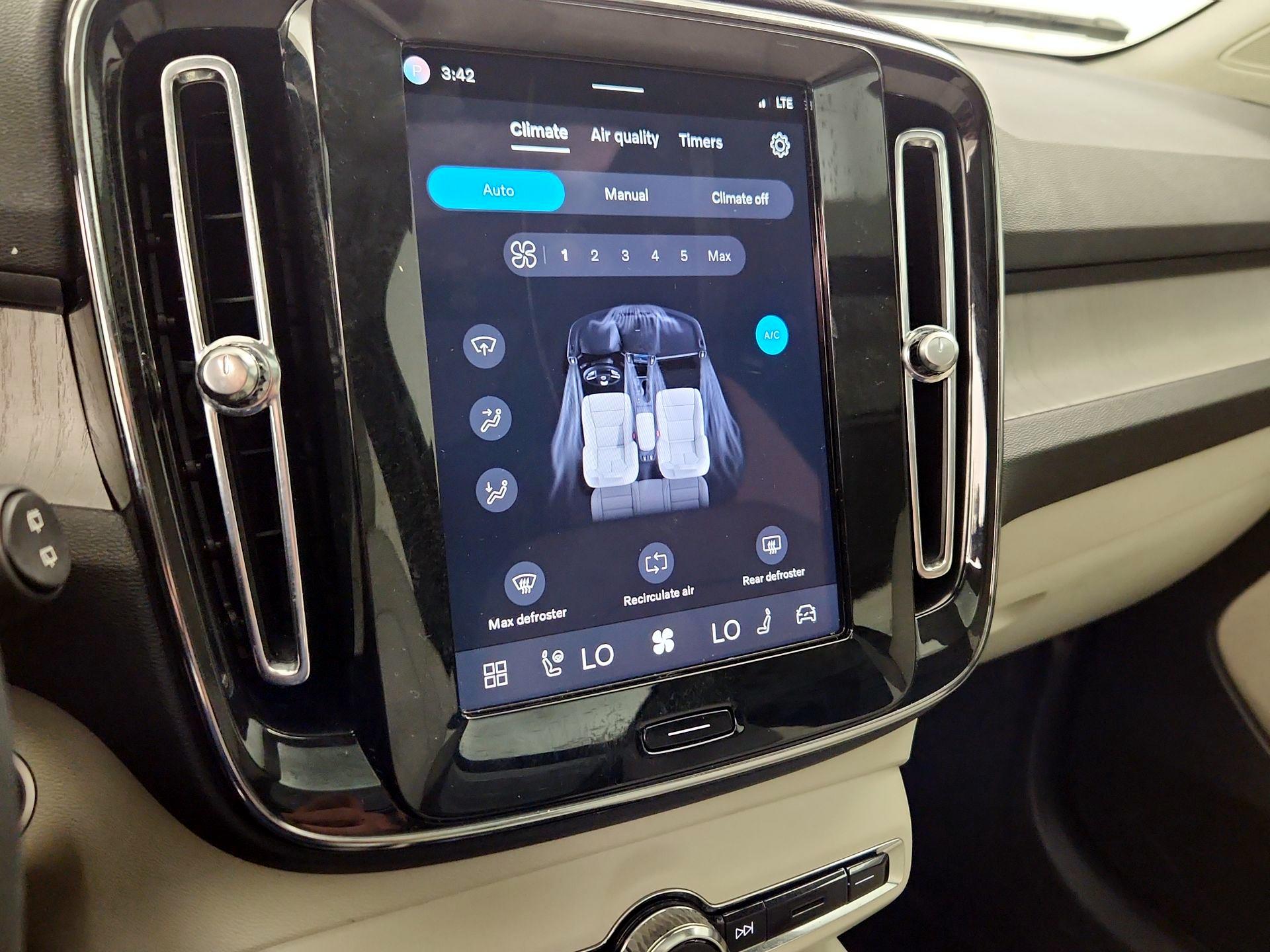 Thumbnail: 2024 Volvo XC40 - 15