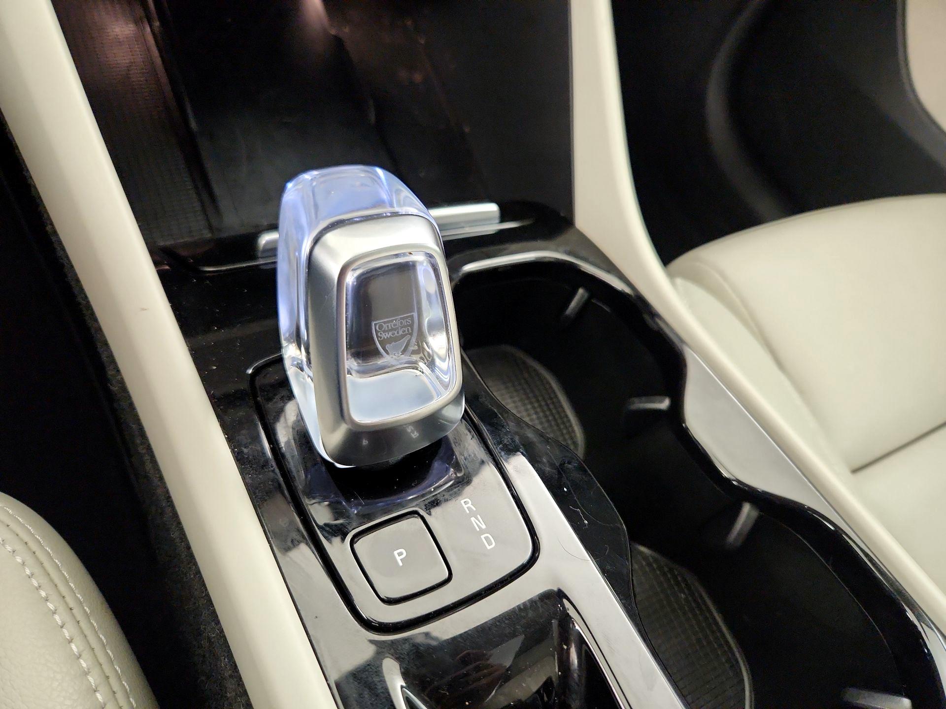 Thumbnail: 2024 Volvo XC40 - 16