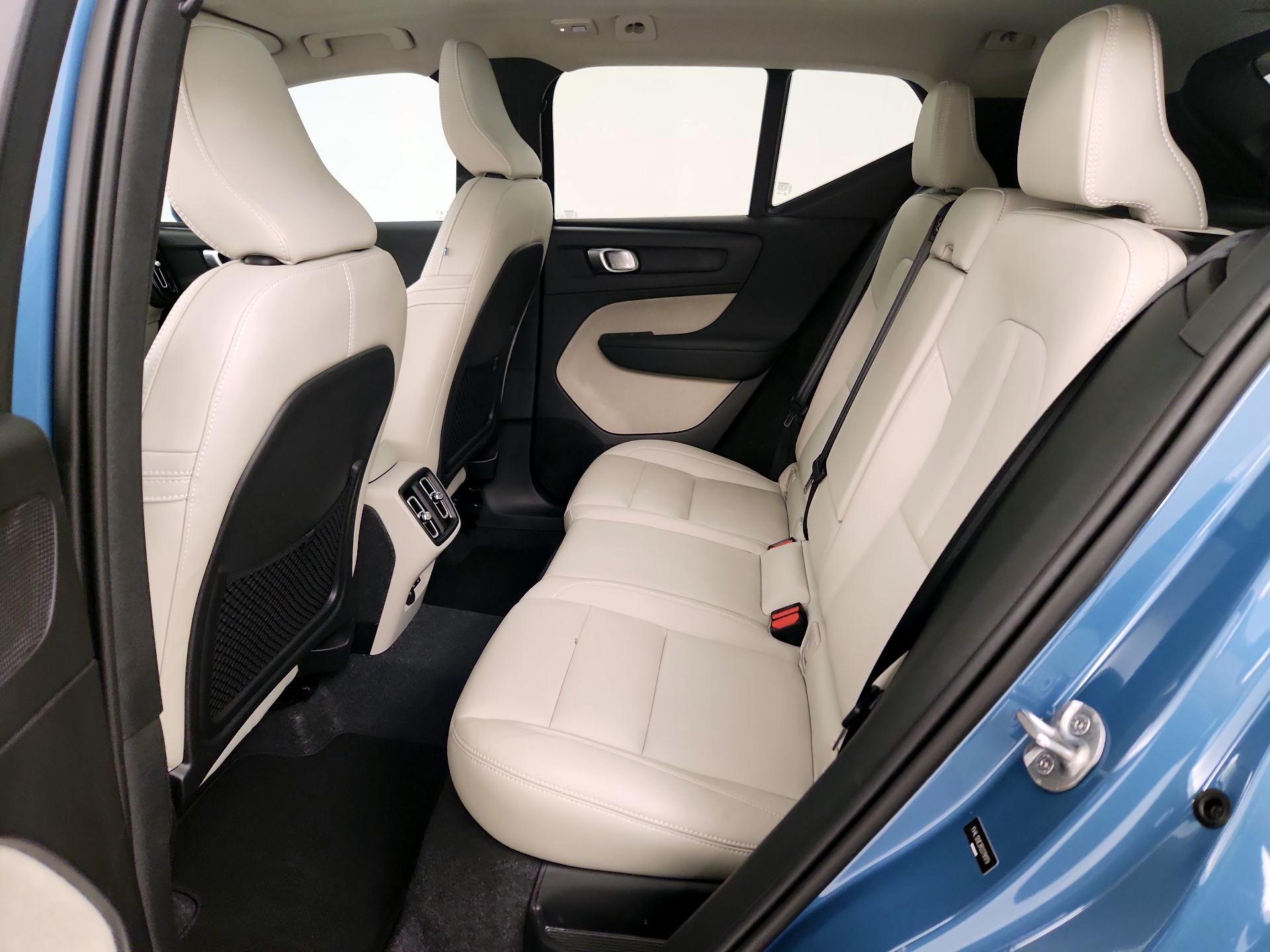Thumbnail: 2024 Volvo XC40 - 19