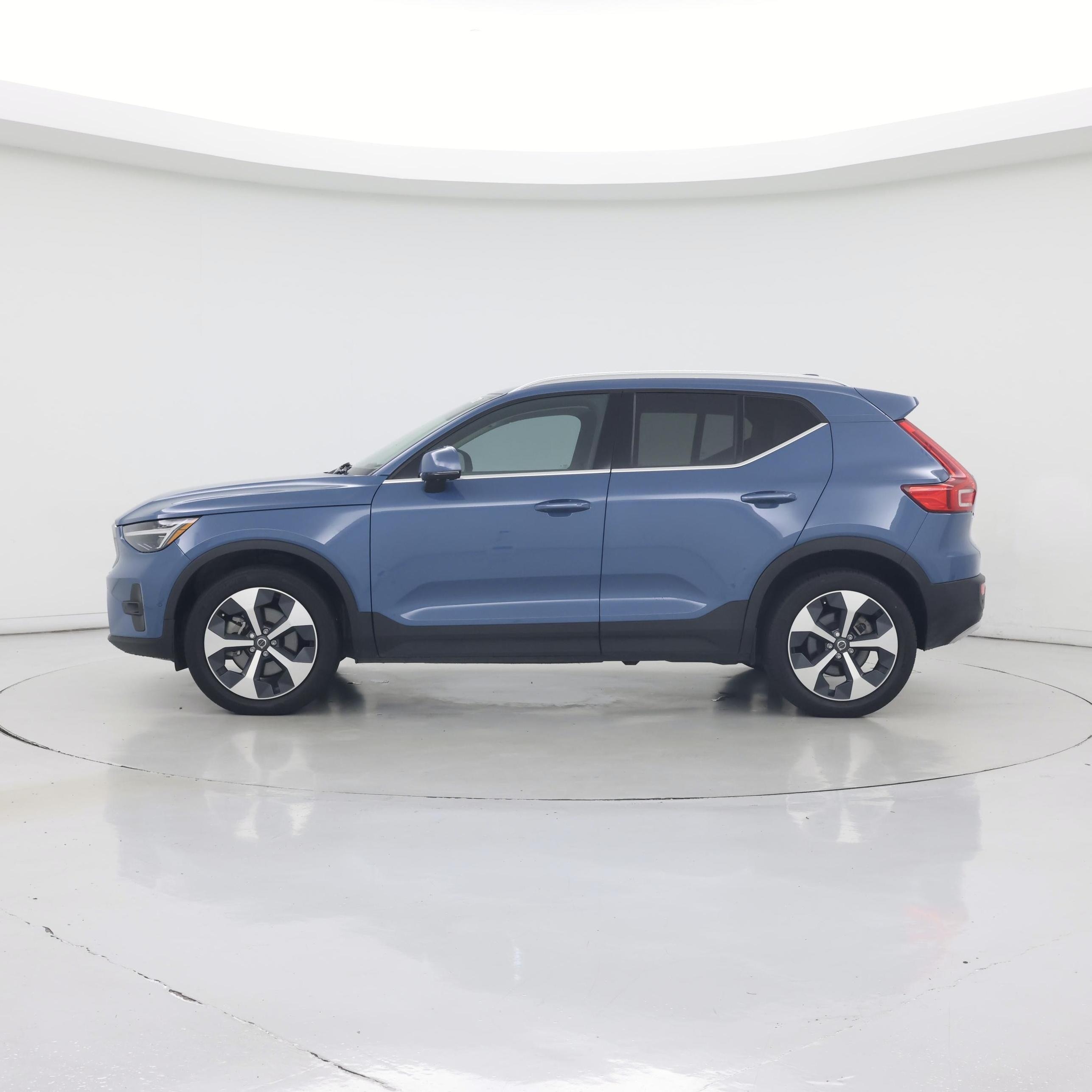 Thumbnail: 2024 Volvo XC40 - 3
