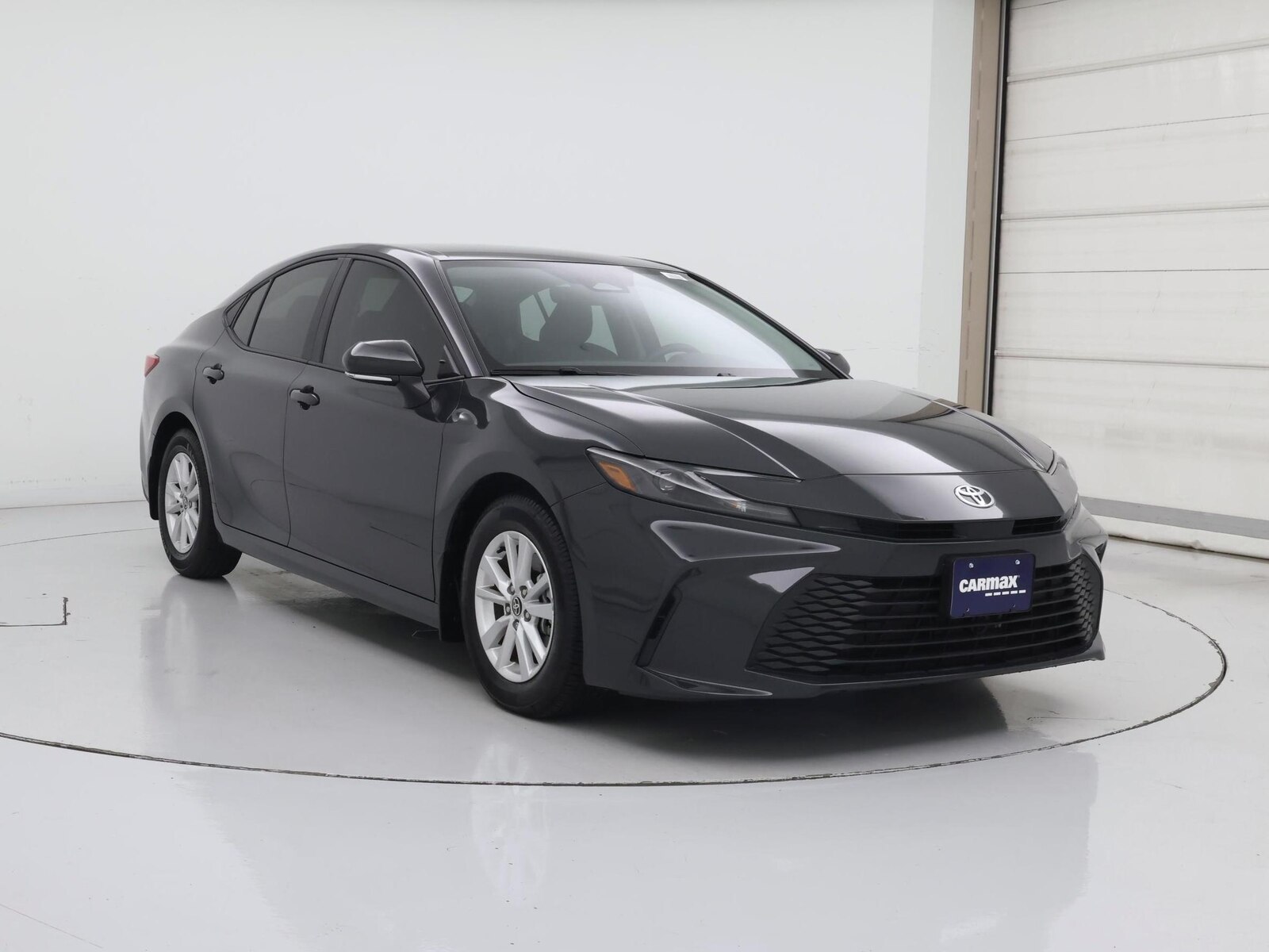 2025 Toyota Camry LE, photo 2