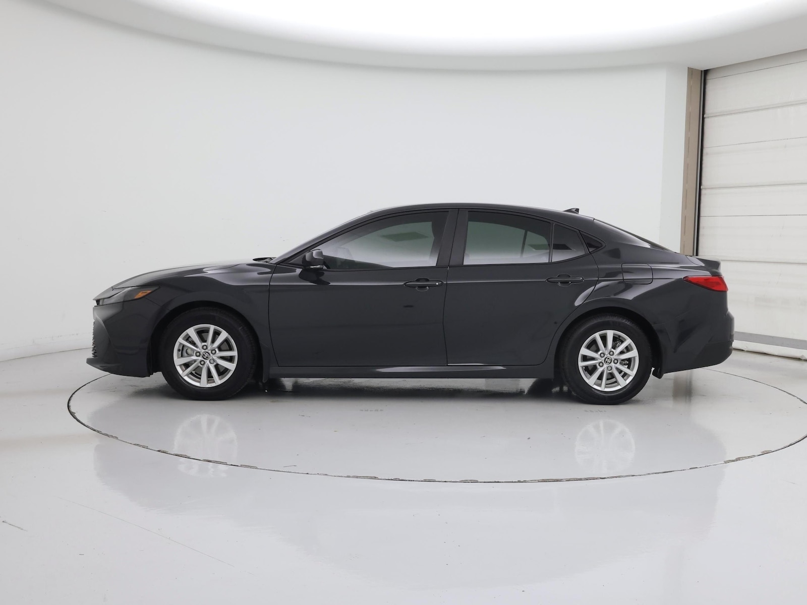 2025 Toyota Camry LE, photo 4
