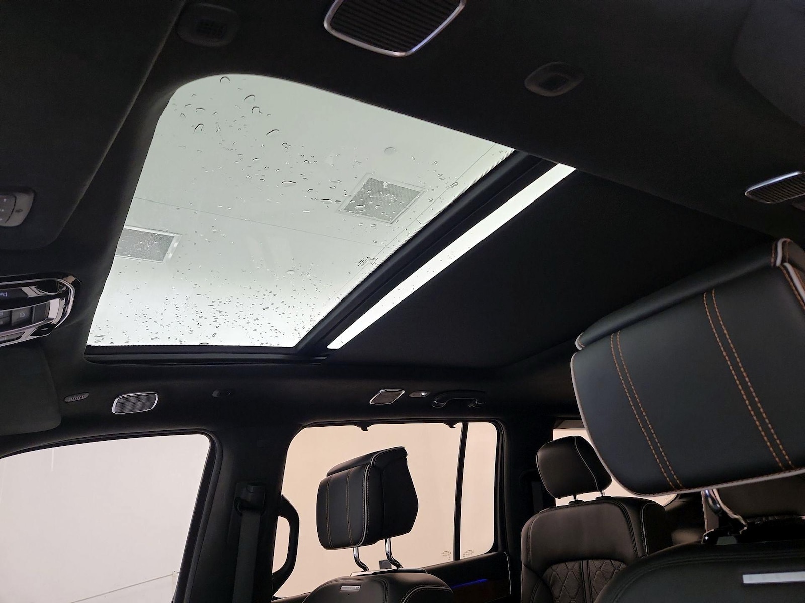 Panoramic Sunroof & Skylight(s)