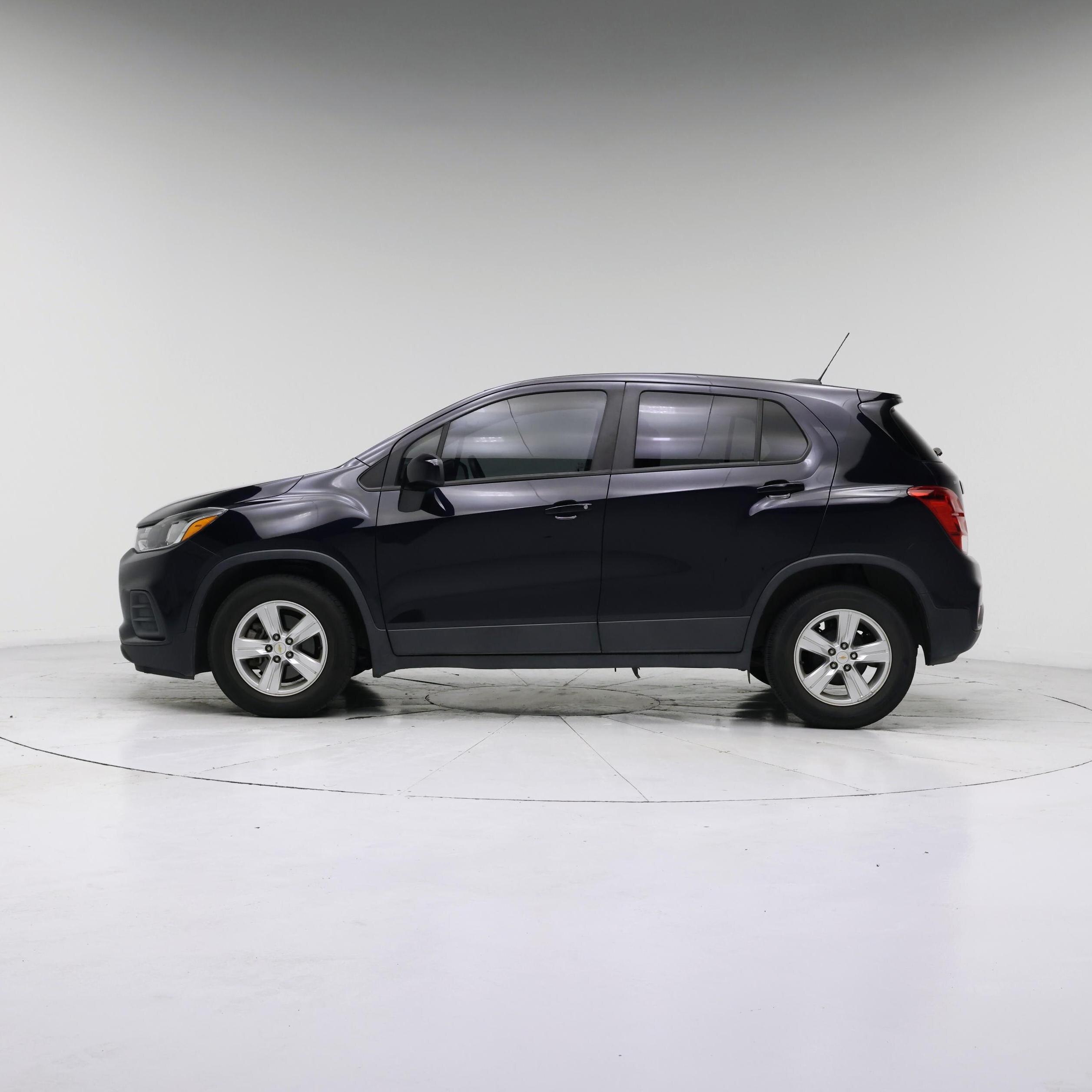 Thumbnail: 2021 Chevrolet Trax - 3