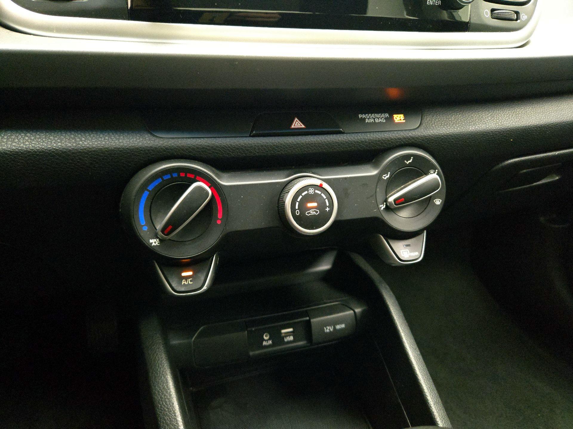 Thumbnail: 2019 Kia Rio - 16