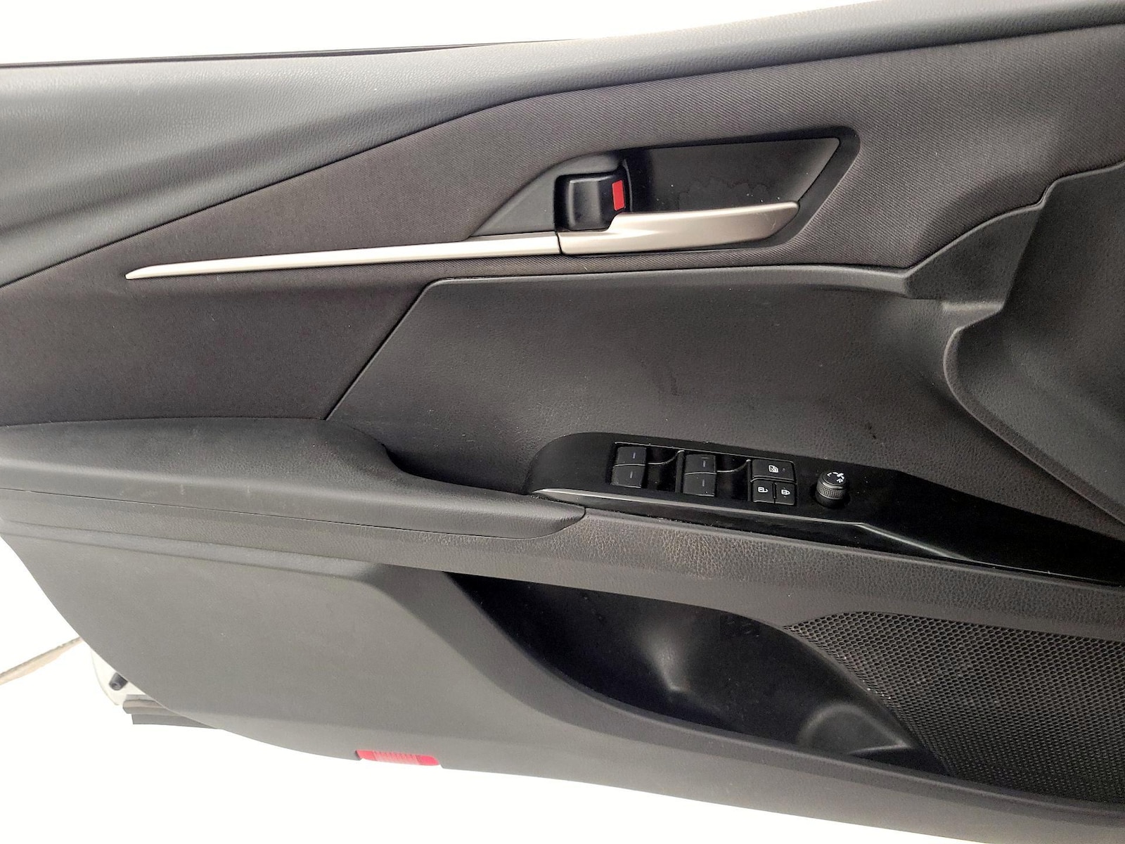 2025 Toyota Camry LE - Photo 13