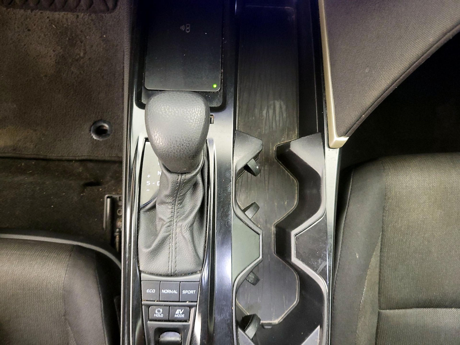 2025 Toyota Camry LE - Photo 18