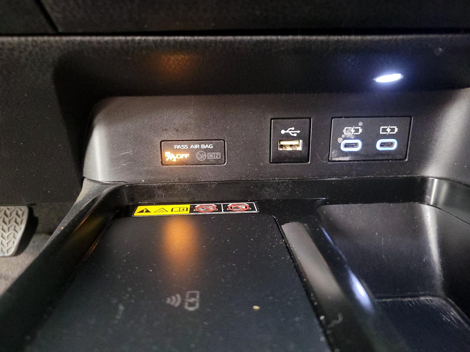 2025 Toyota Camry LE - Photo 19