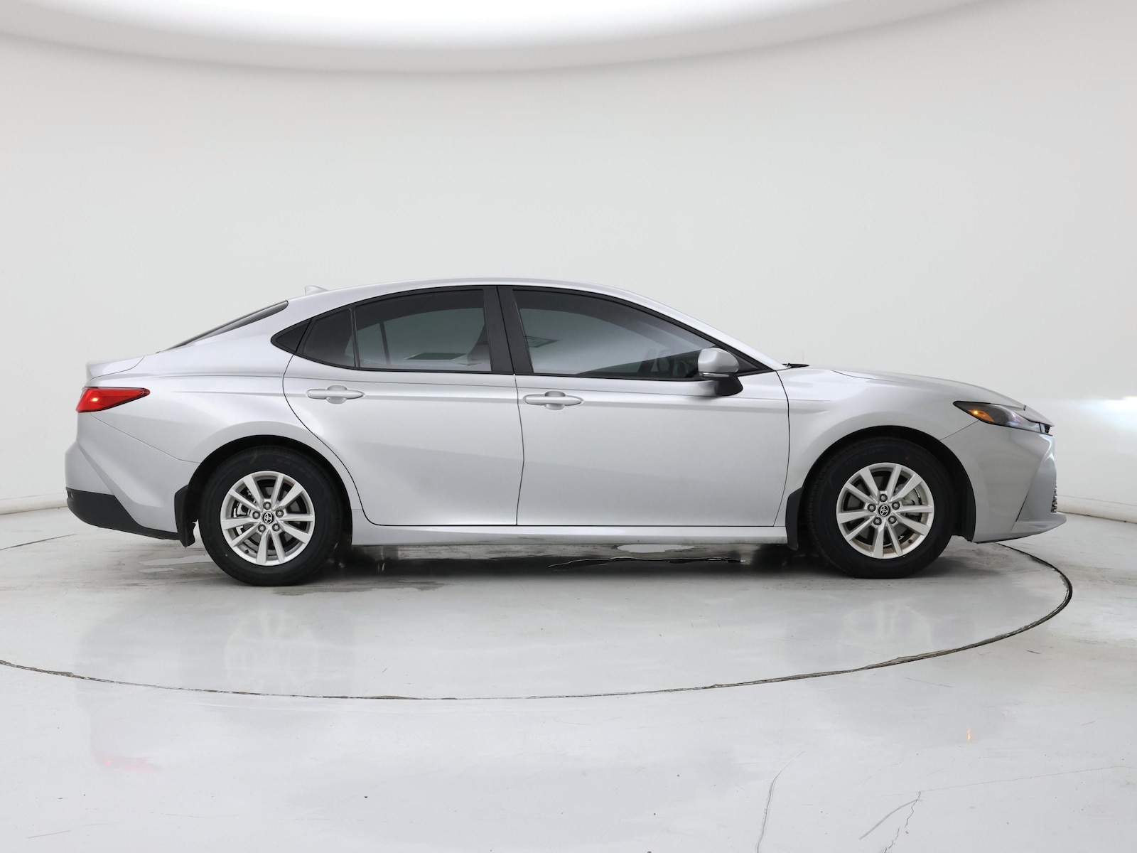 2025 Toyota Camry LE - Photo 8