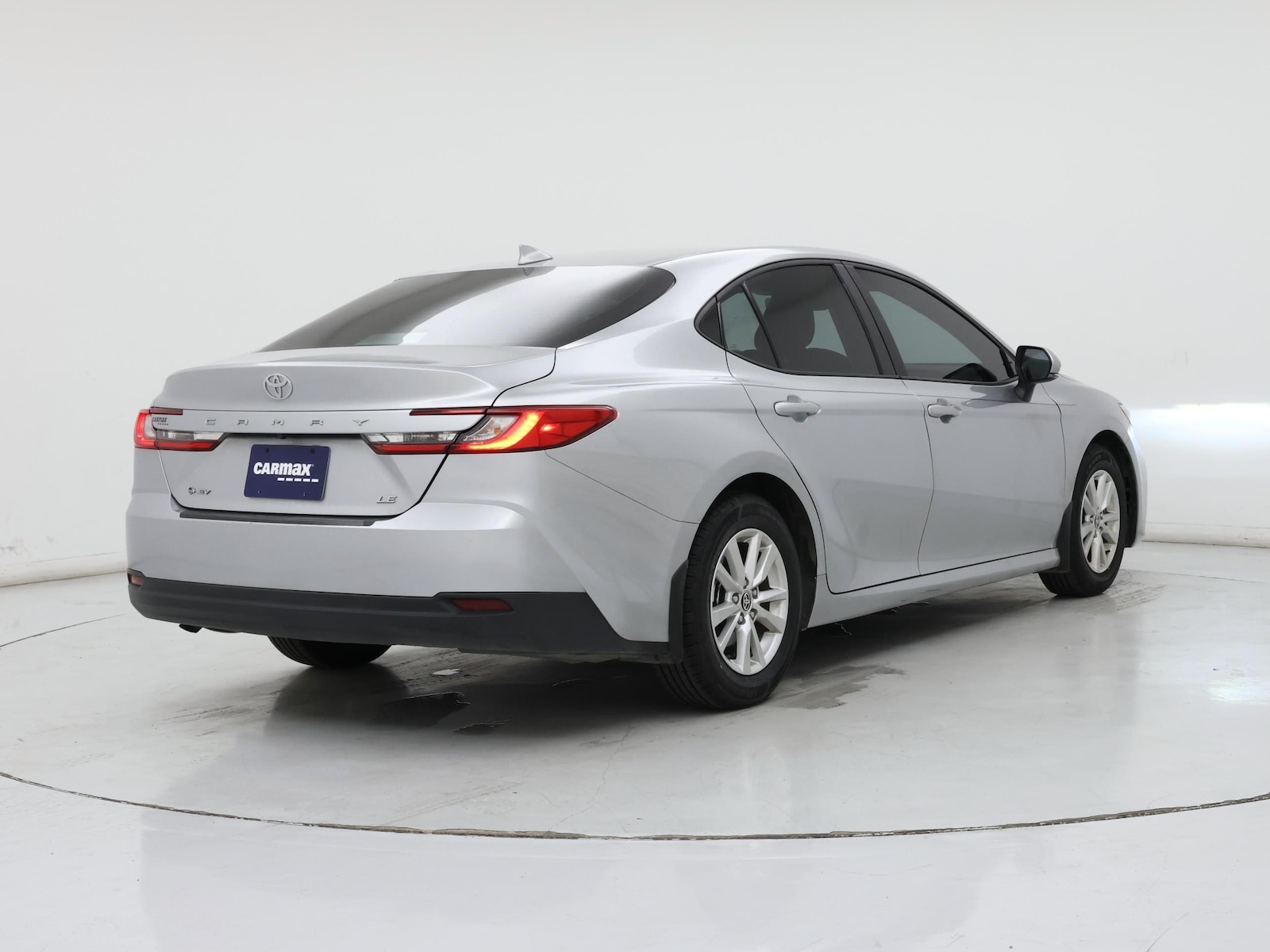 2025 Toyota Camry LE - Photo 9
