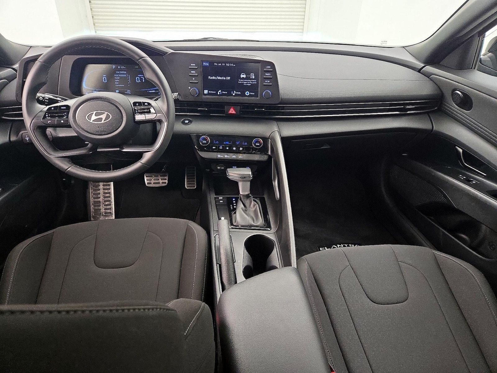 2025 Hyundai Elantra SEL - Photo 10