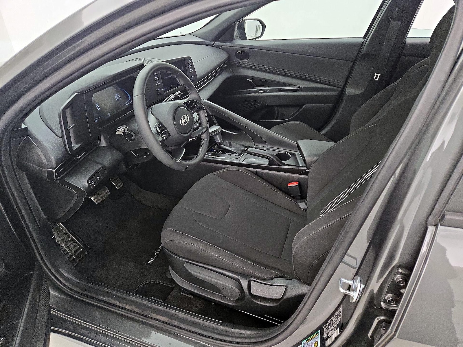 2025 Hyundai Elantra SEL - Photo 12