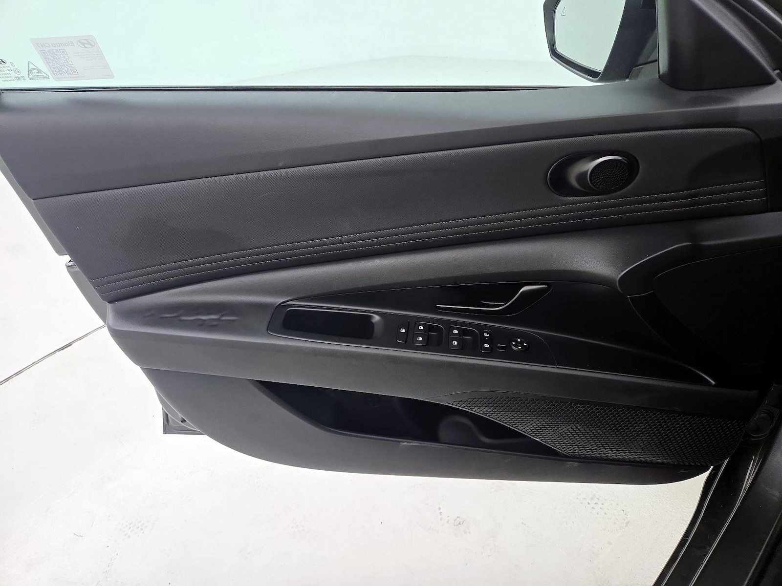 2025 Hyundai Elantra SEL - Photo 13