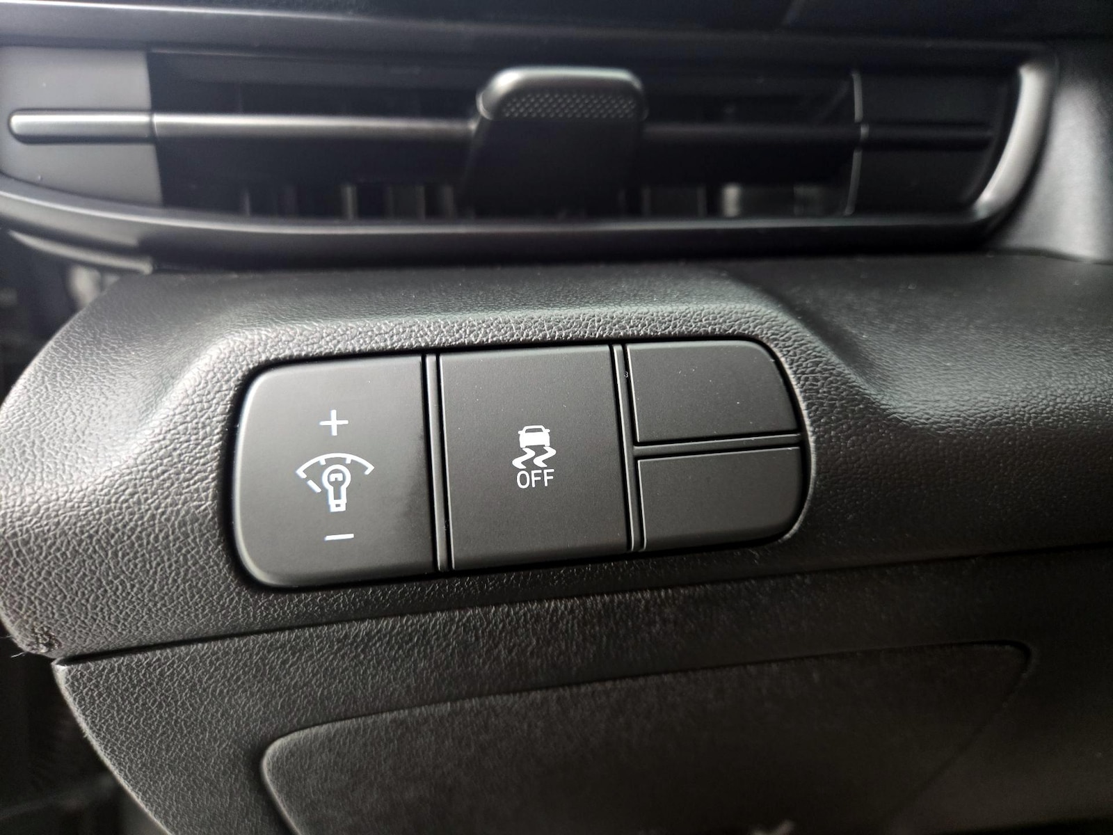 2025 Hyundai Elantra SEL - Photo 14