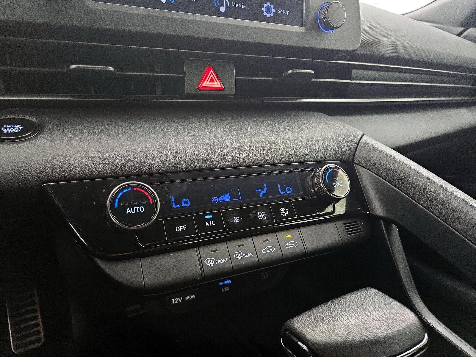 2025 Hyundai Elantra SEL - Photo 17