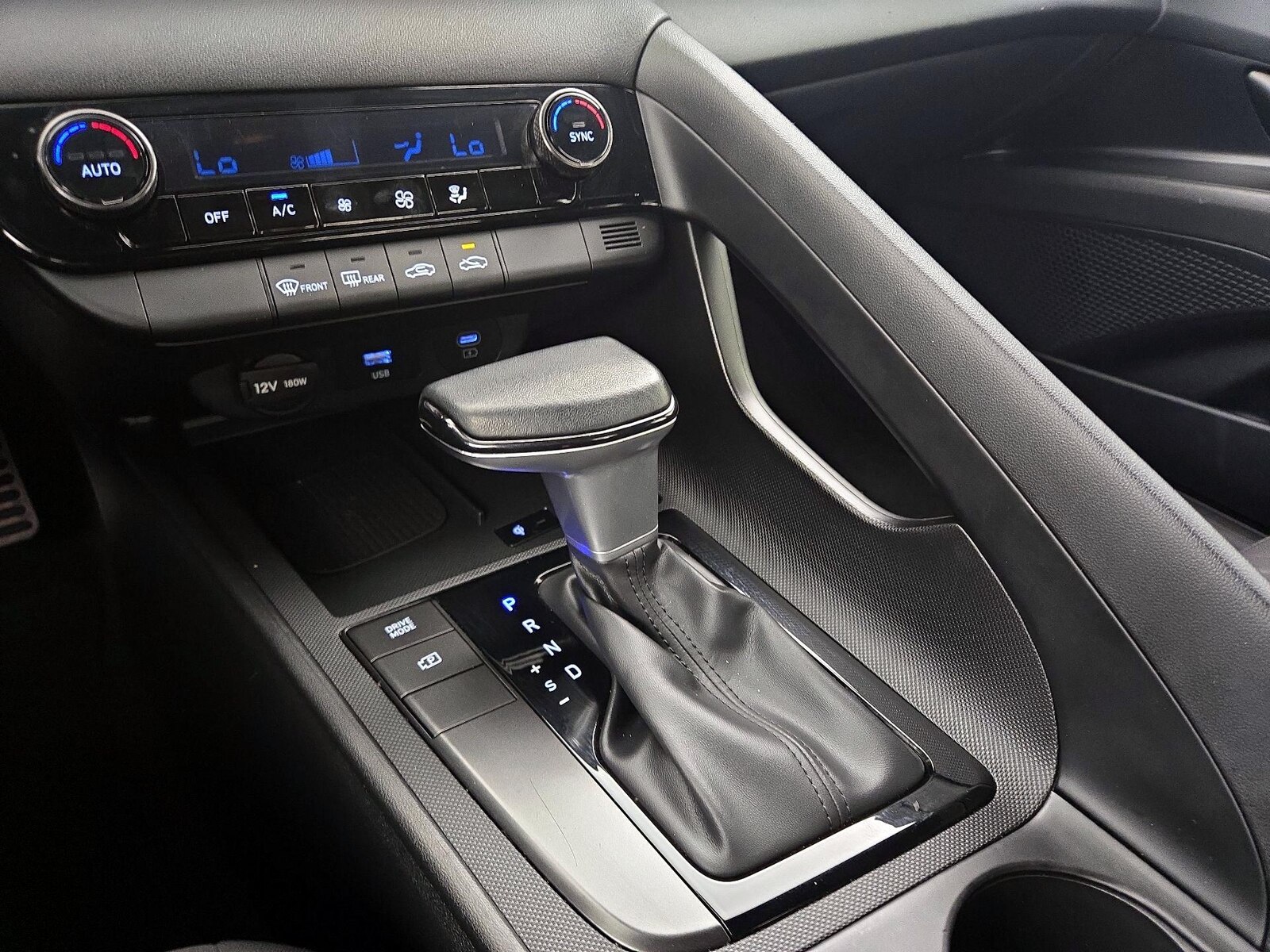 2025 Hyundai Elantra SEL - Photo 18