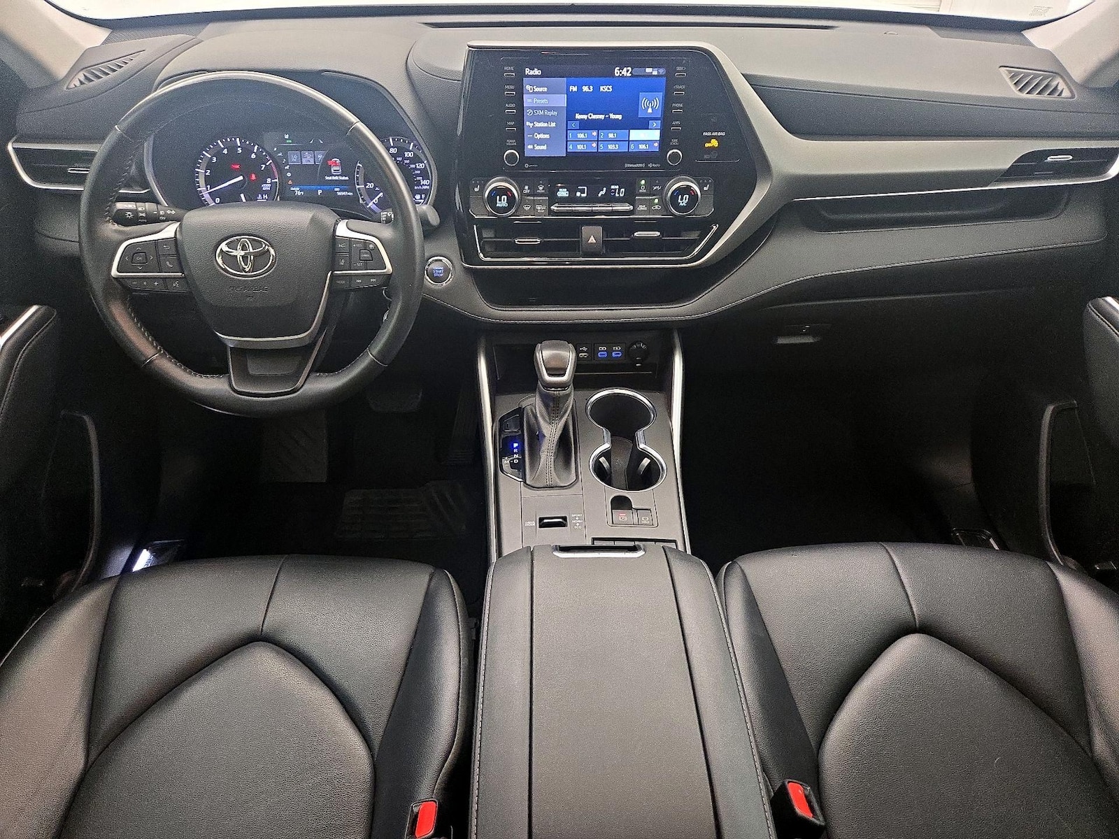 2022 Toyota Highlander XLE - Photo 10