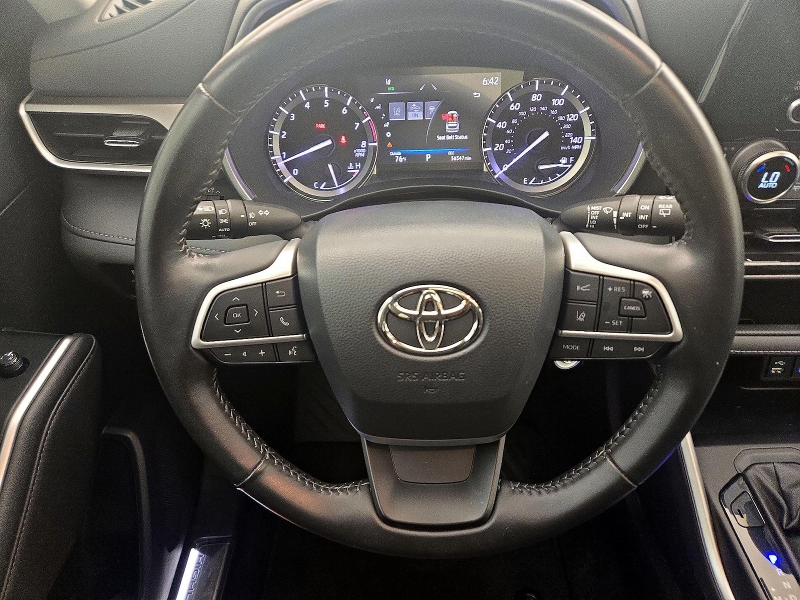 2022 Toyota Highlander XLE - Photo 11