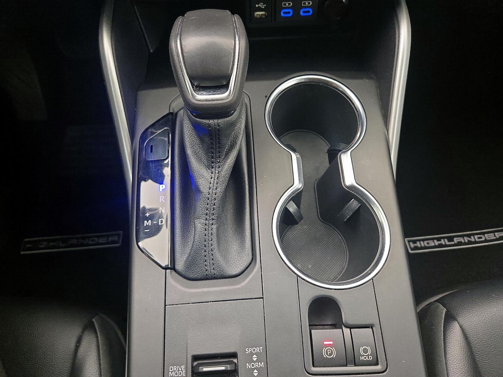 2022 Toyota Highlander XLE - Photo 18