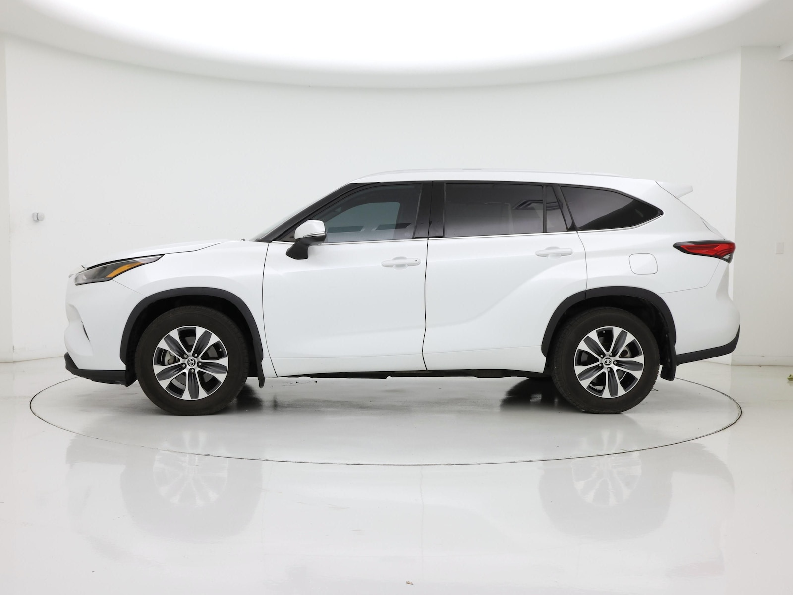 2022 Toyota Highlander XLE - Photo 4