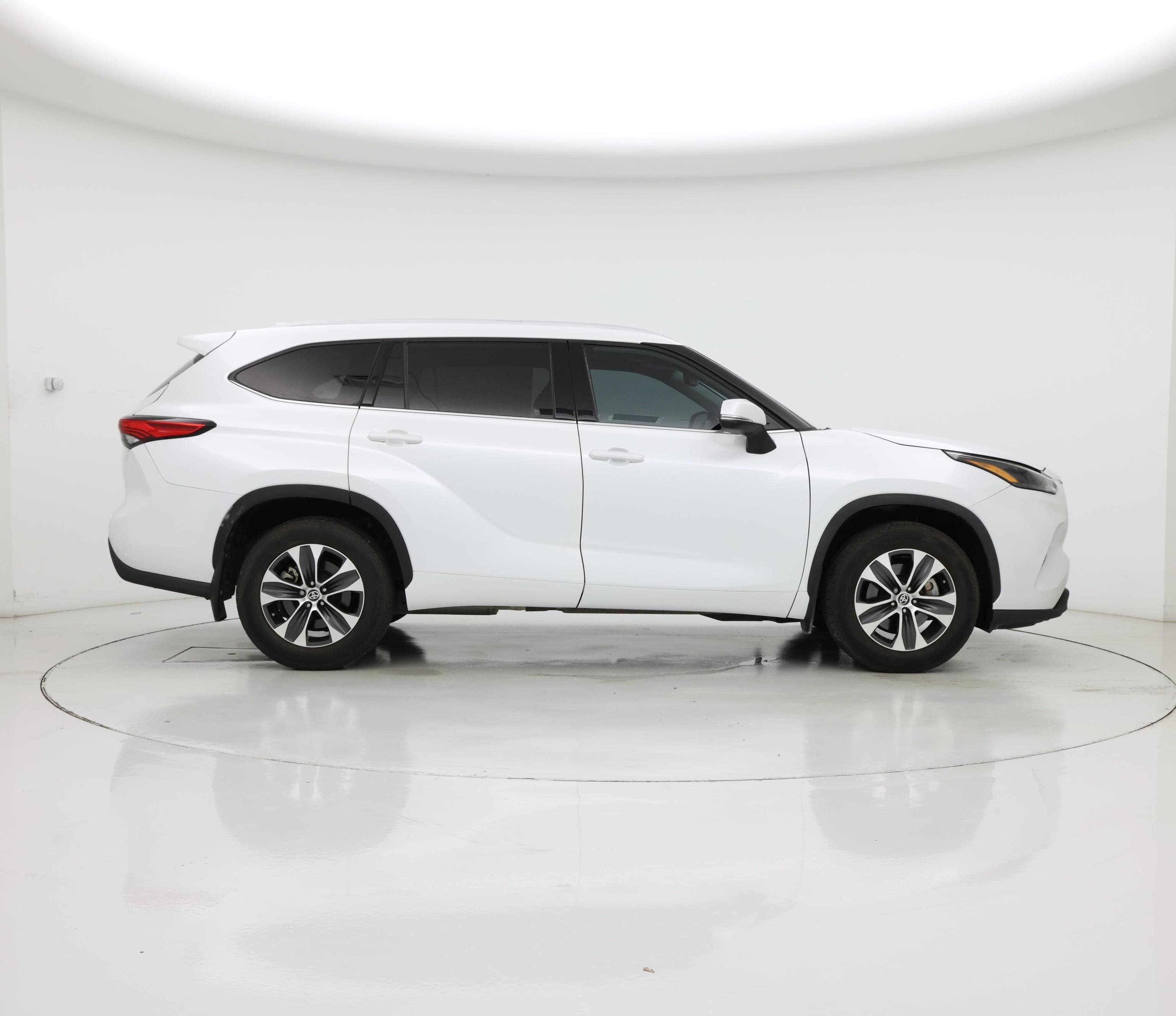 Thumbnail: 2022 Toyota Highlander - 7