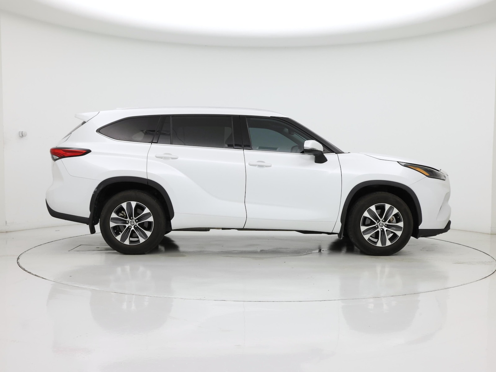 2022 Toyota Highlander XLE - Photo 8