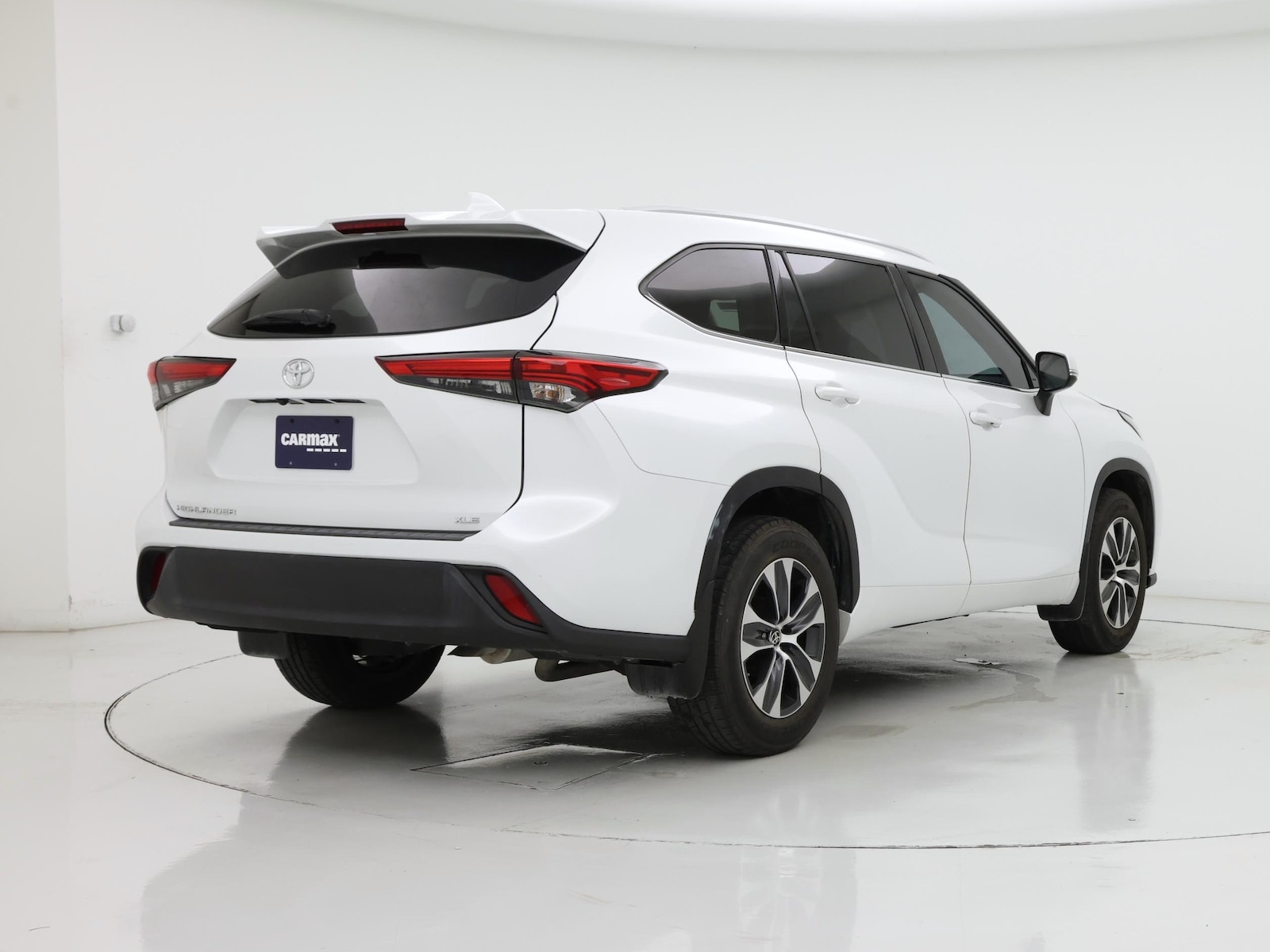 2022 Toyota Highlander XLE - Photo 9