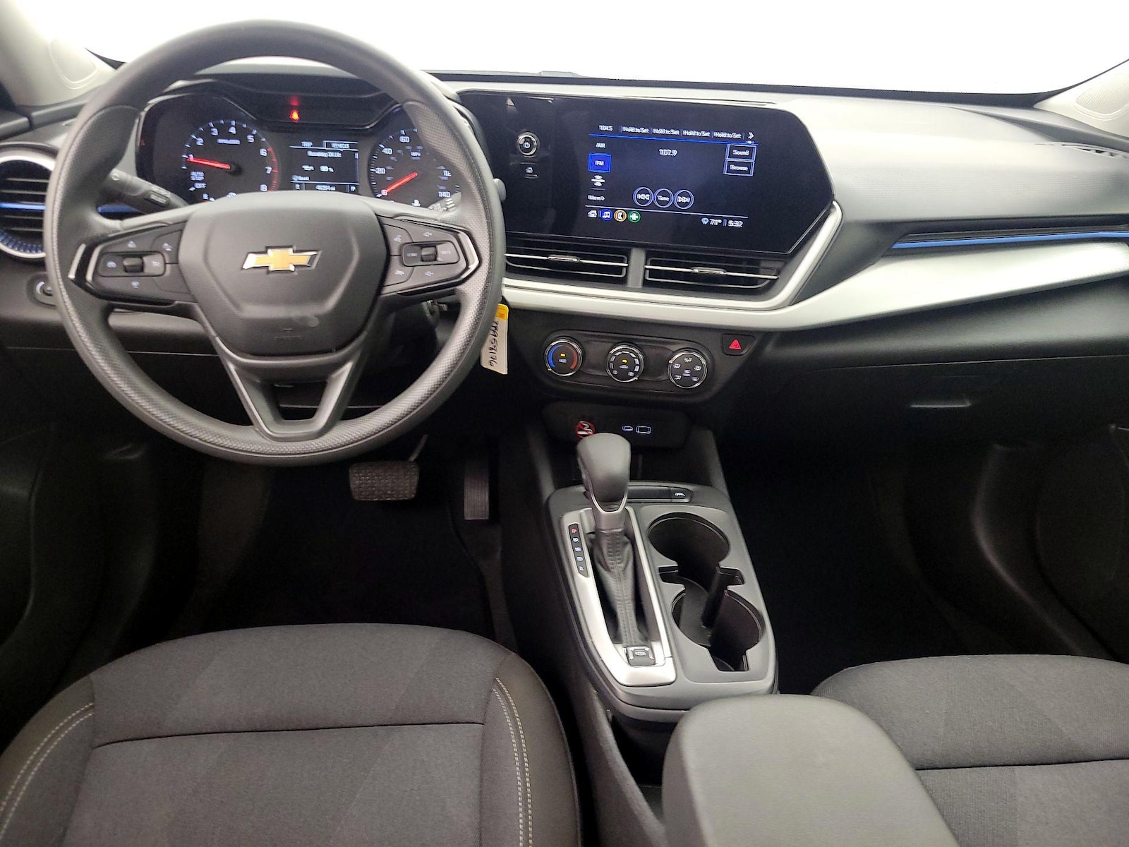 2025 Chevrolet Trax LS - Photo 10