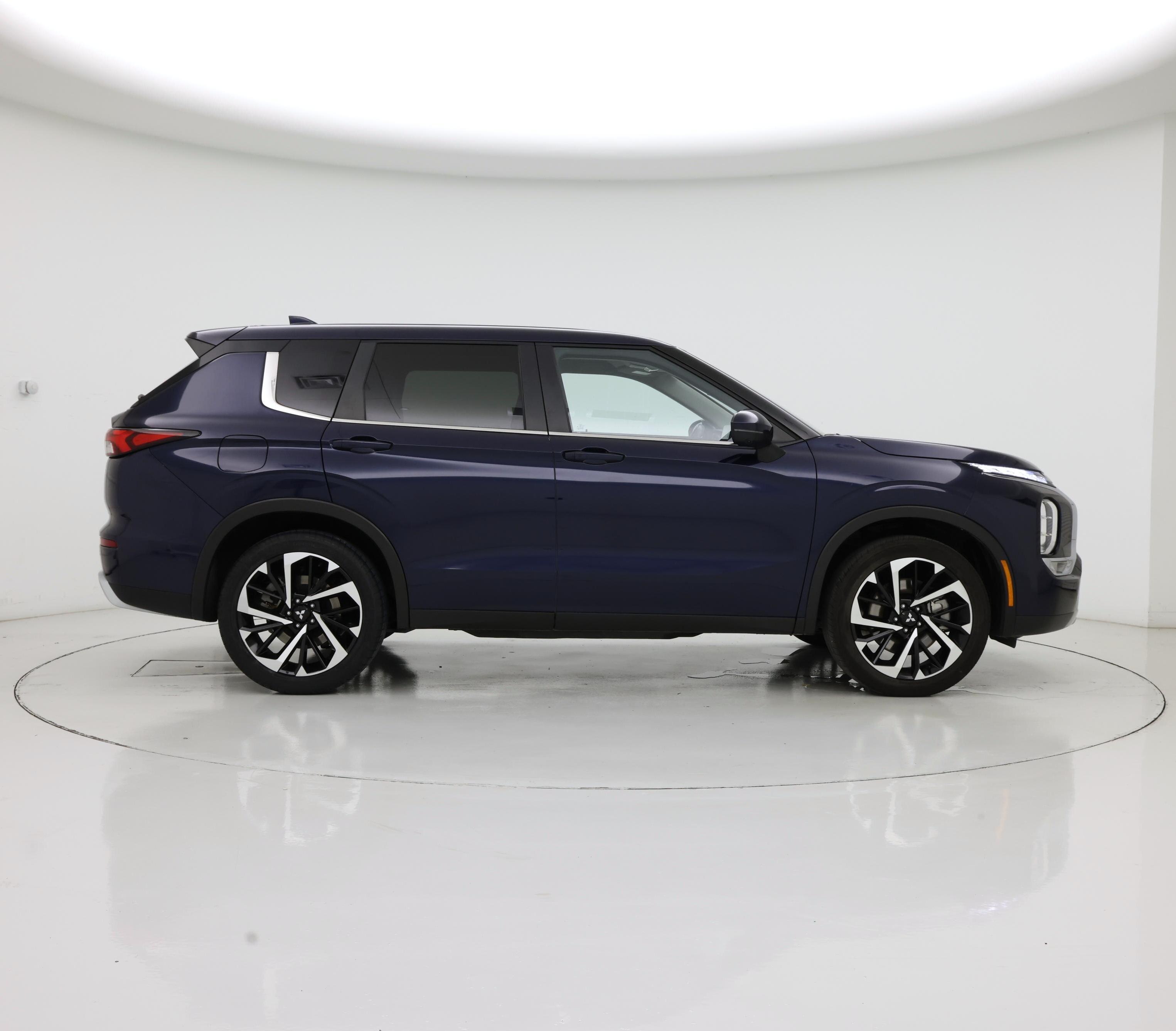 Thumbnail: 2024 Mitsubishi Outlander - 7