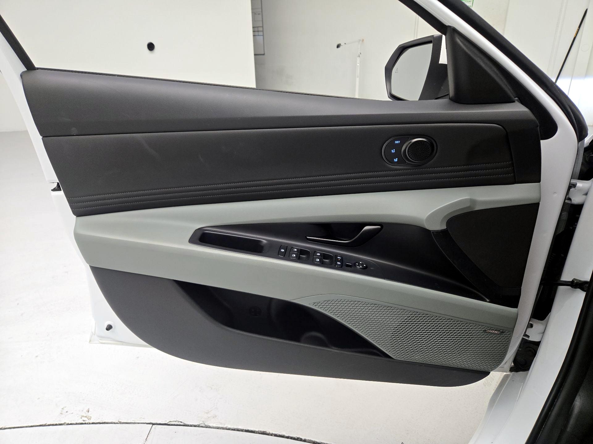 Thumbnail: 2025 Hyundai Elantra - 10