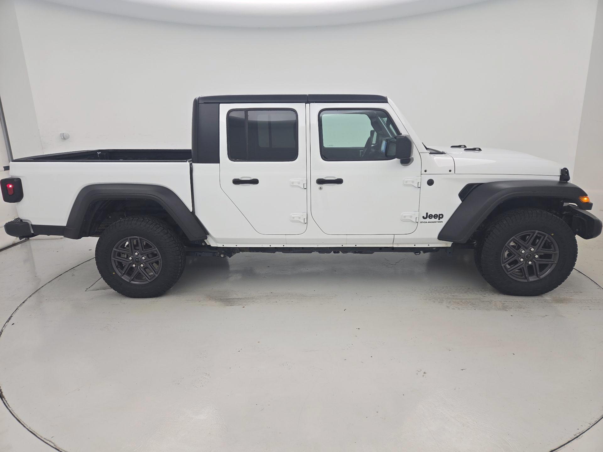Thumbnail: 2025 Jeep Gladiator - 4