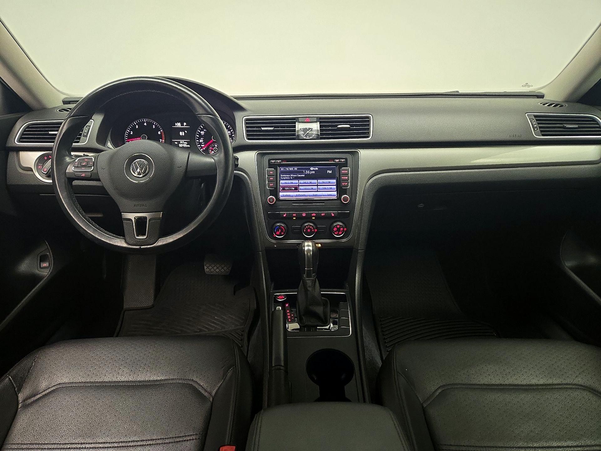 Thumbnail: 2015 Volkswagen Passat - 9