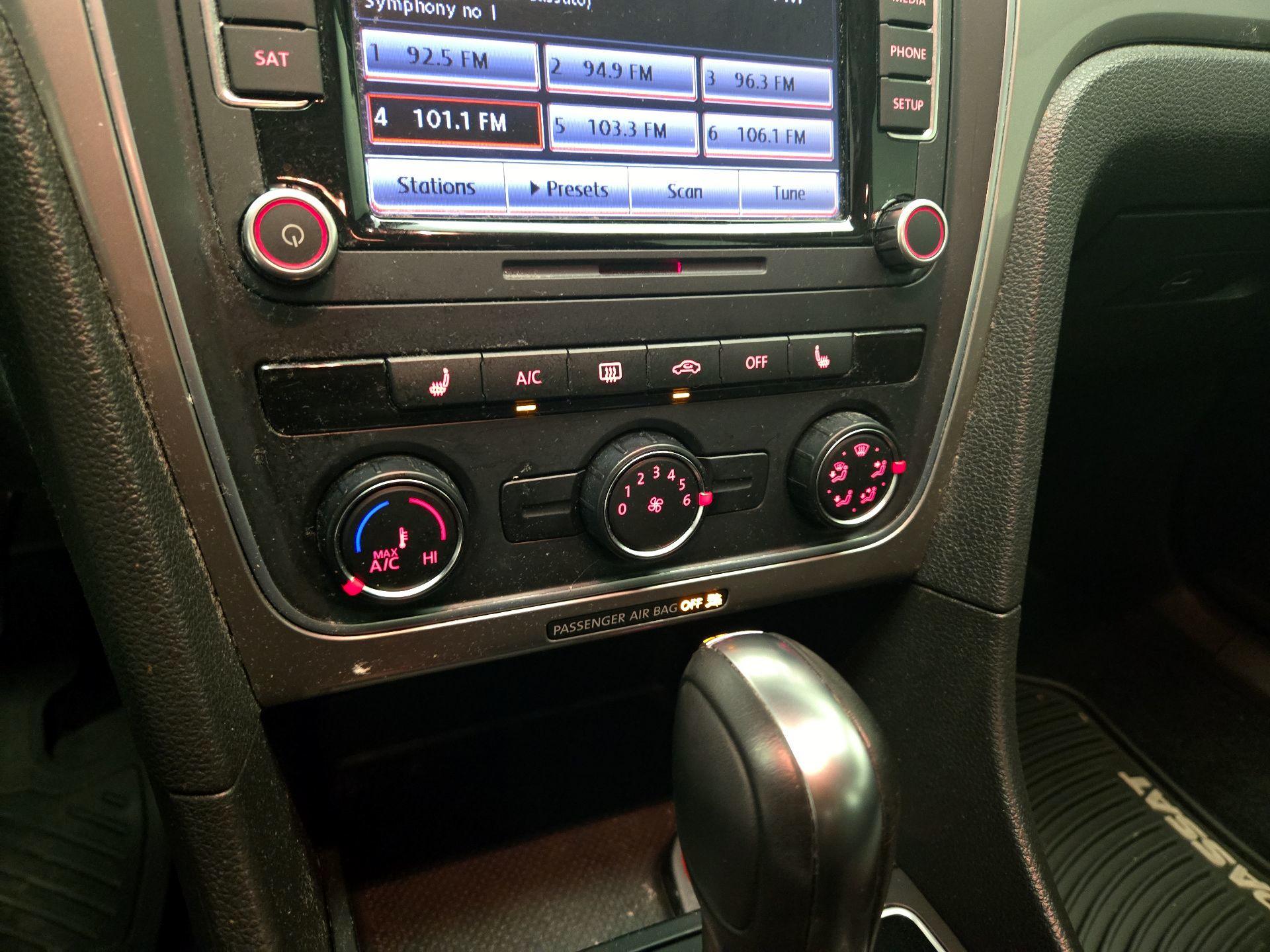 Thumbnail: 2015 Volkswagen Passat - 16